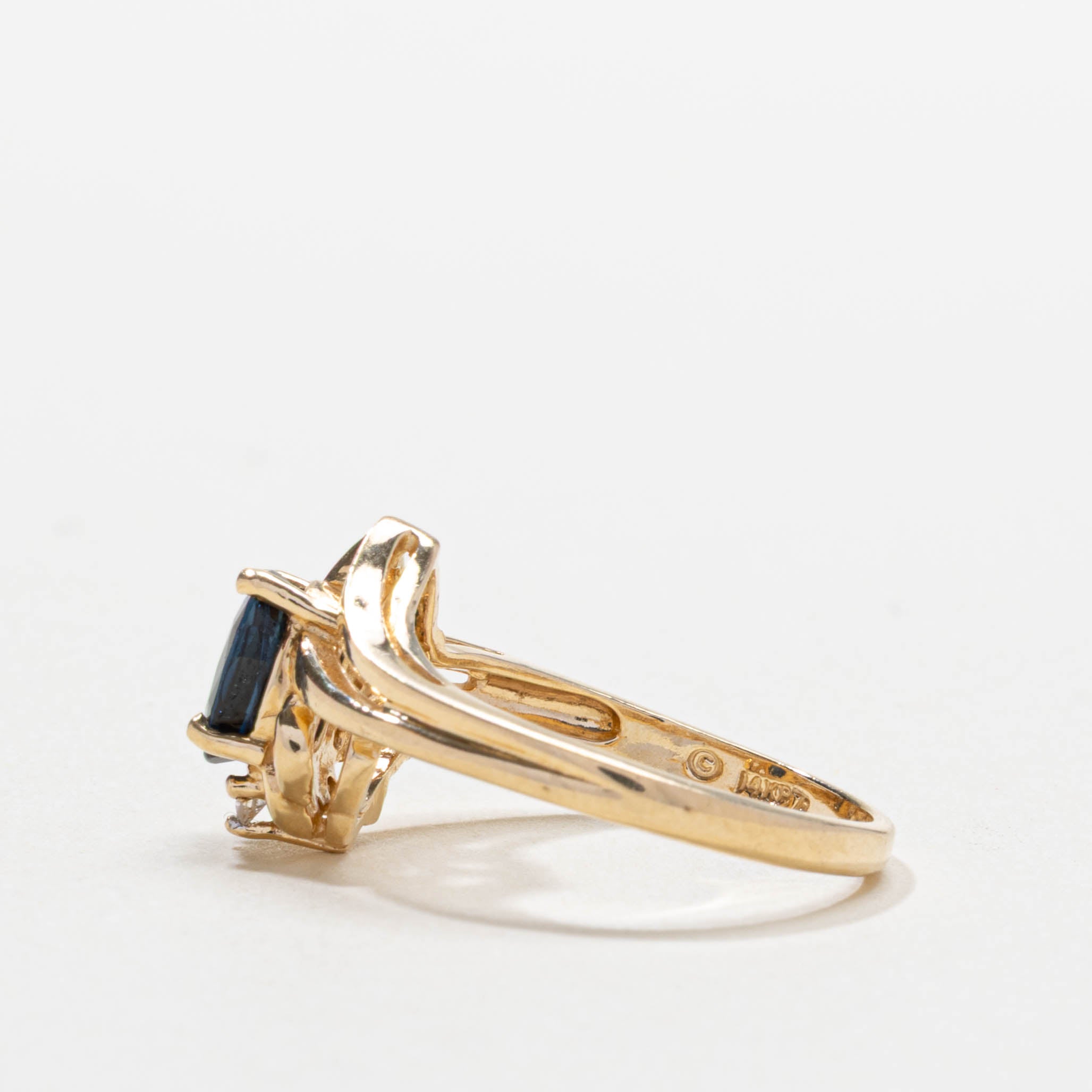 14k Oval Cut Sapphire & Diamond Accented Ring | SZ 6