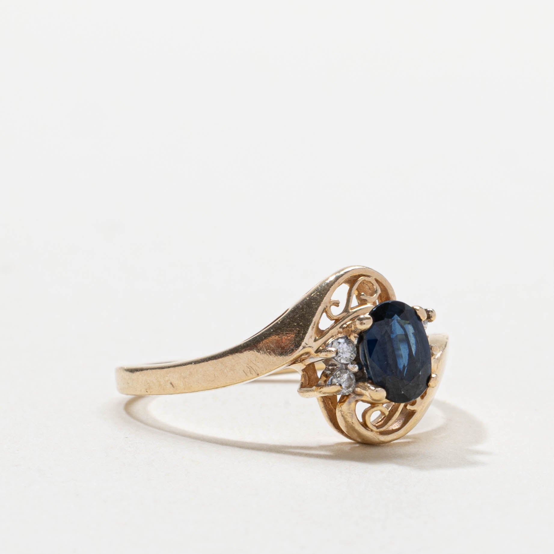 14k Sapphire & Diamond Scrollwork Bypass Ring | SZ 7.75