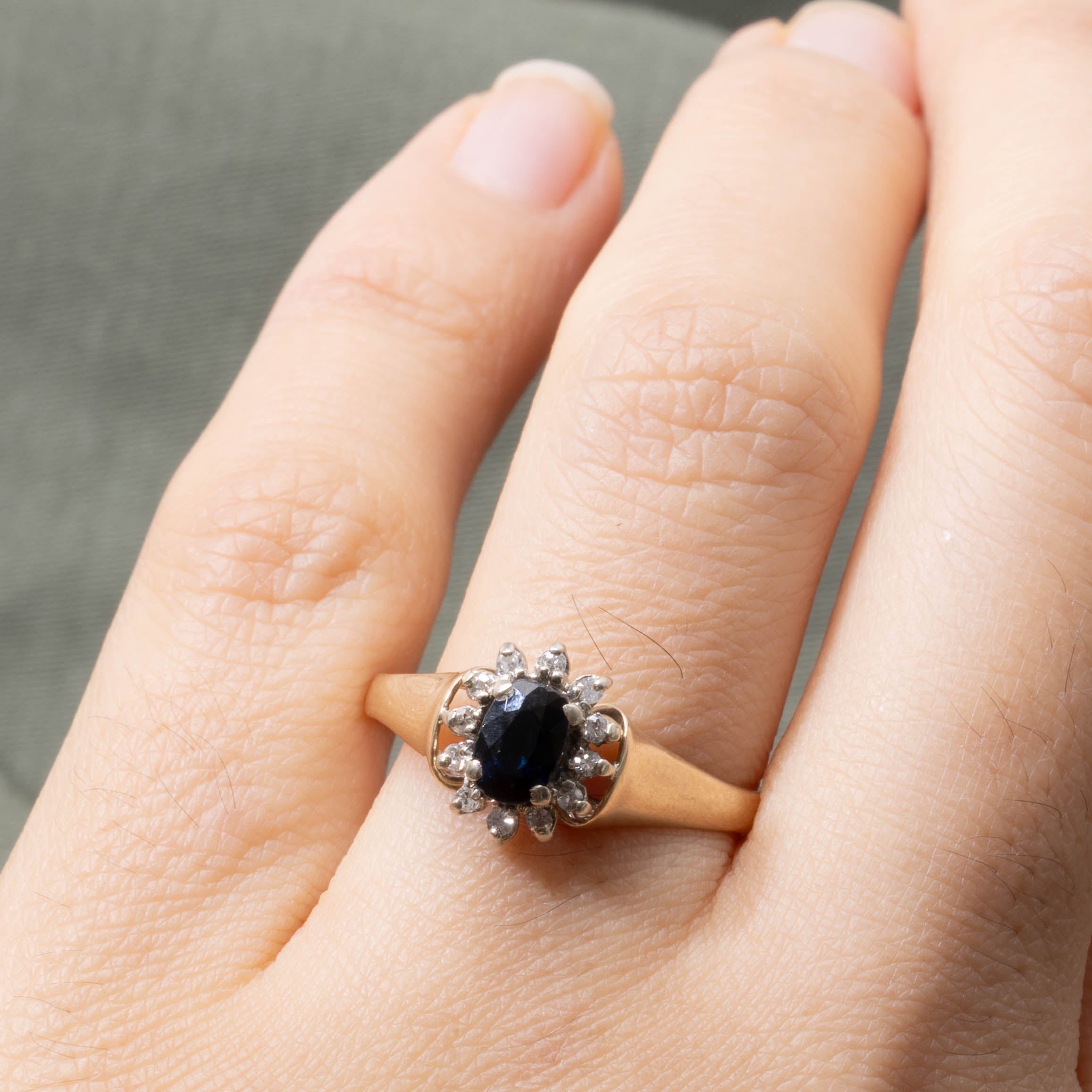 14k Oval Cut Sapphire & Diamond Petal Halo Ring | SZ 8.75