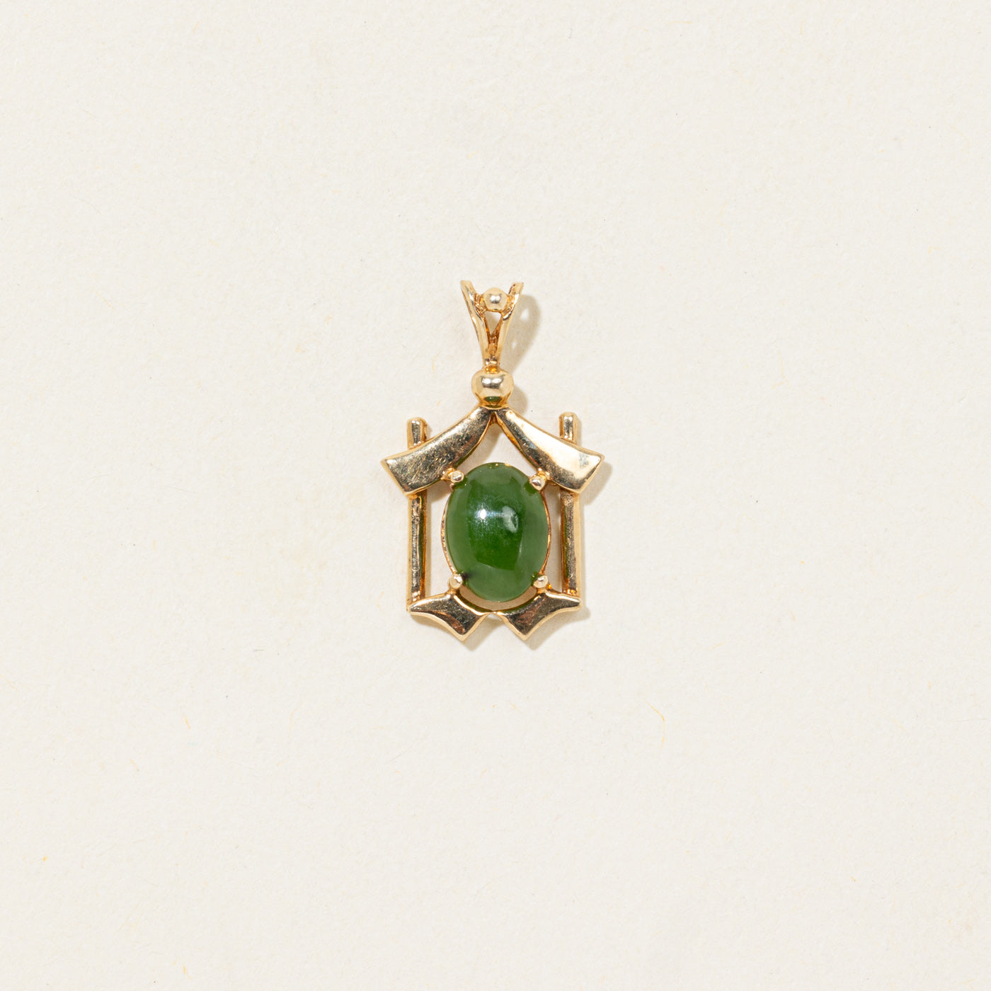 Pendentif pagode en jade néphrite