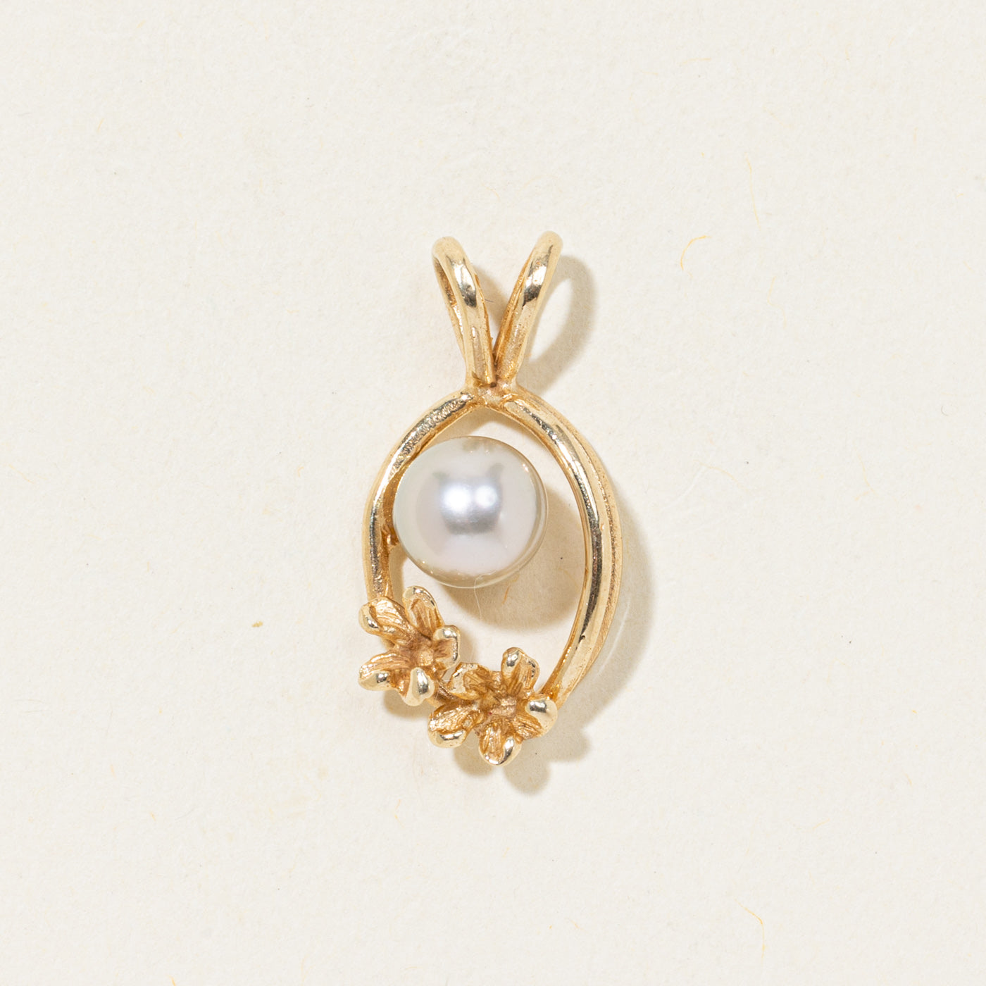 Pearl Floral Design Pendant