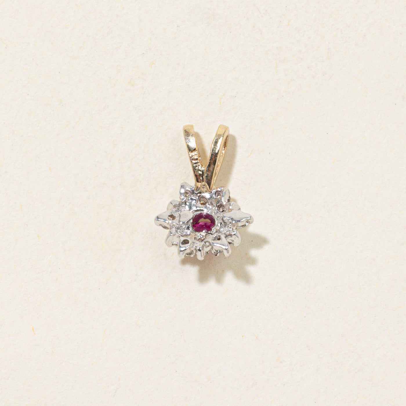 Pendentif halo de pétales de rubis et de diamants