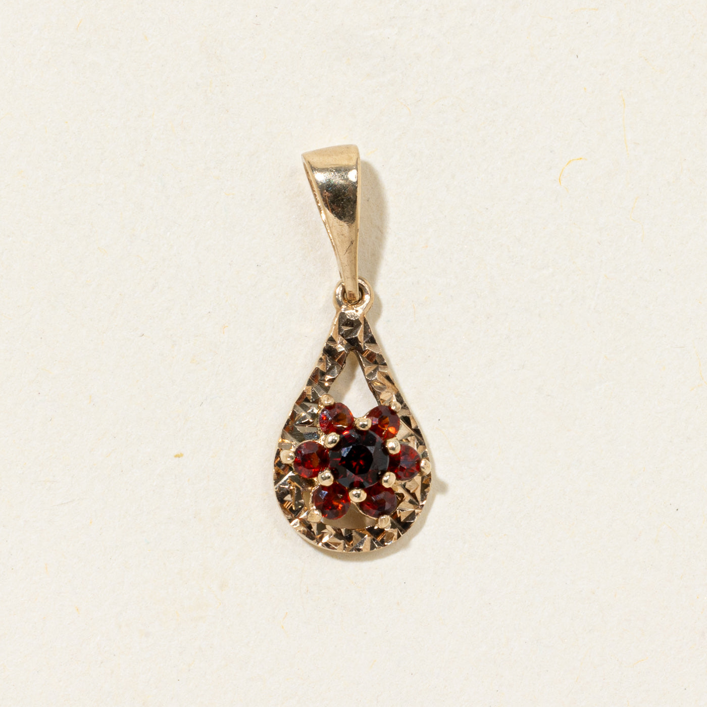 Pendentif fleur texturé en grenat de Birmingham, 1980