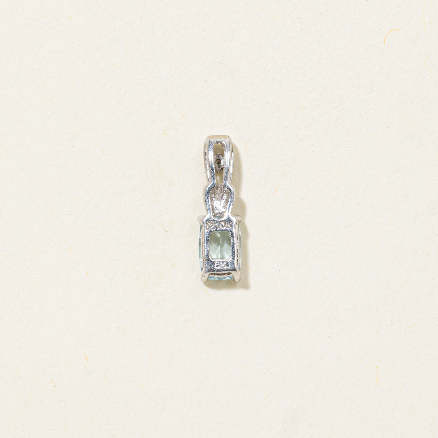 Pendentif en aigue-marine taille ovale et diamants