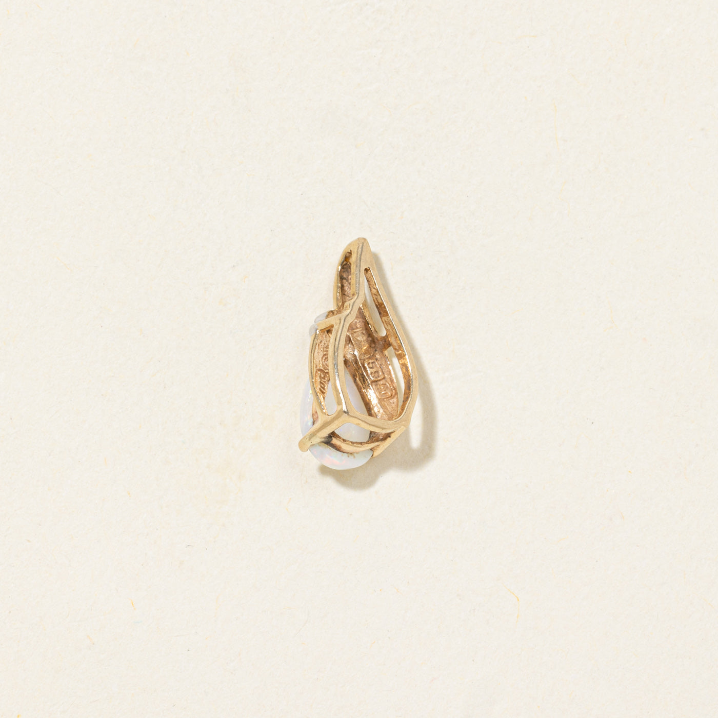 Pendentif en opale et diamants