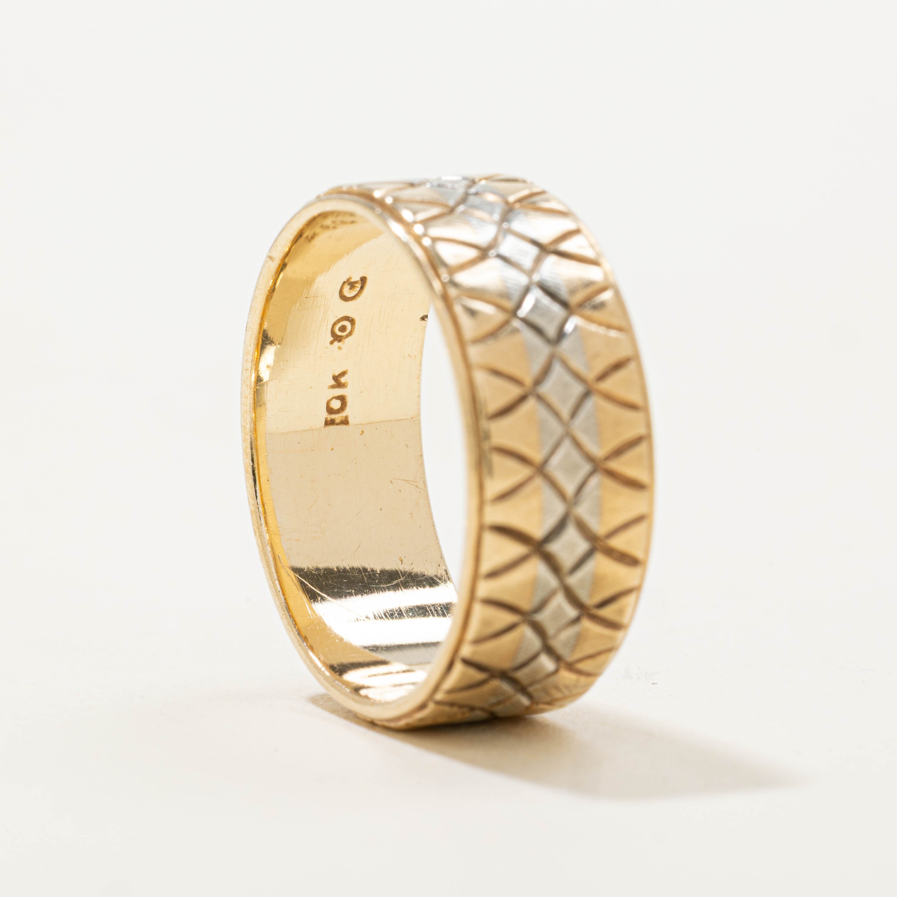 10k Two Tone Cross-Hatch Engraved Band | 7.40mm | SZ 7.25