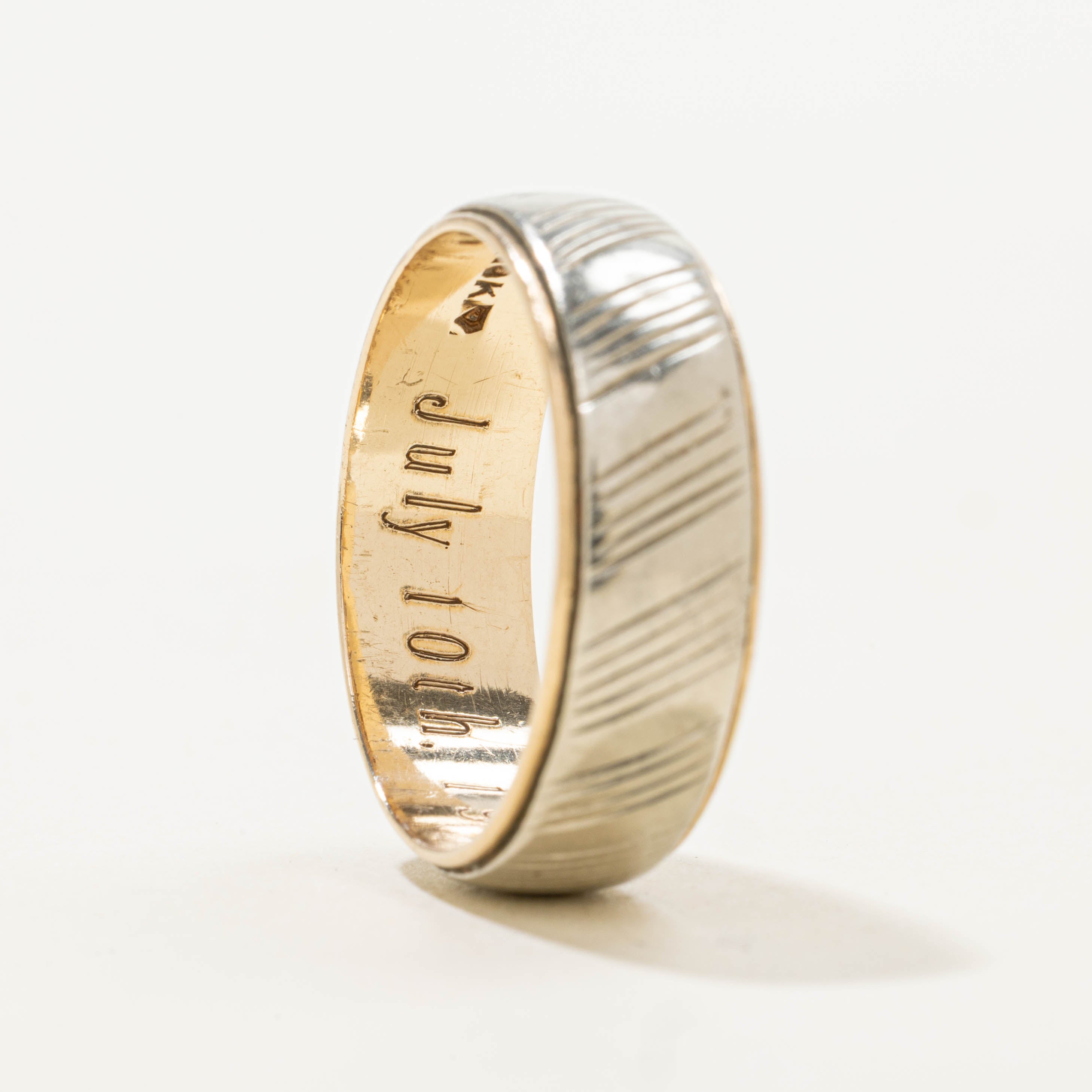 10k Two Tone Diagonally Grooved Band | 7.05mm | SZ 10