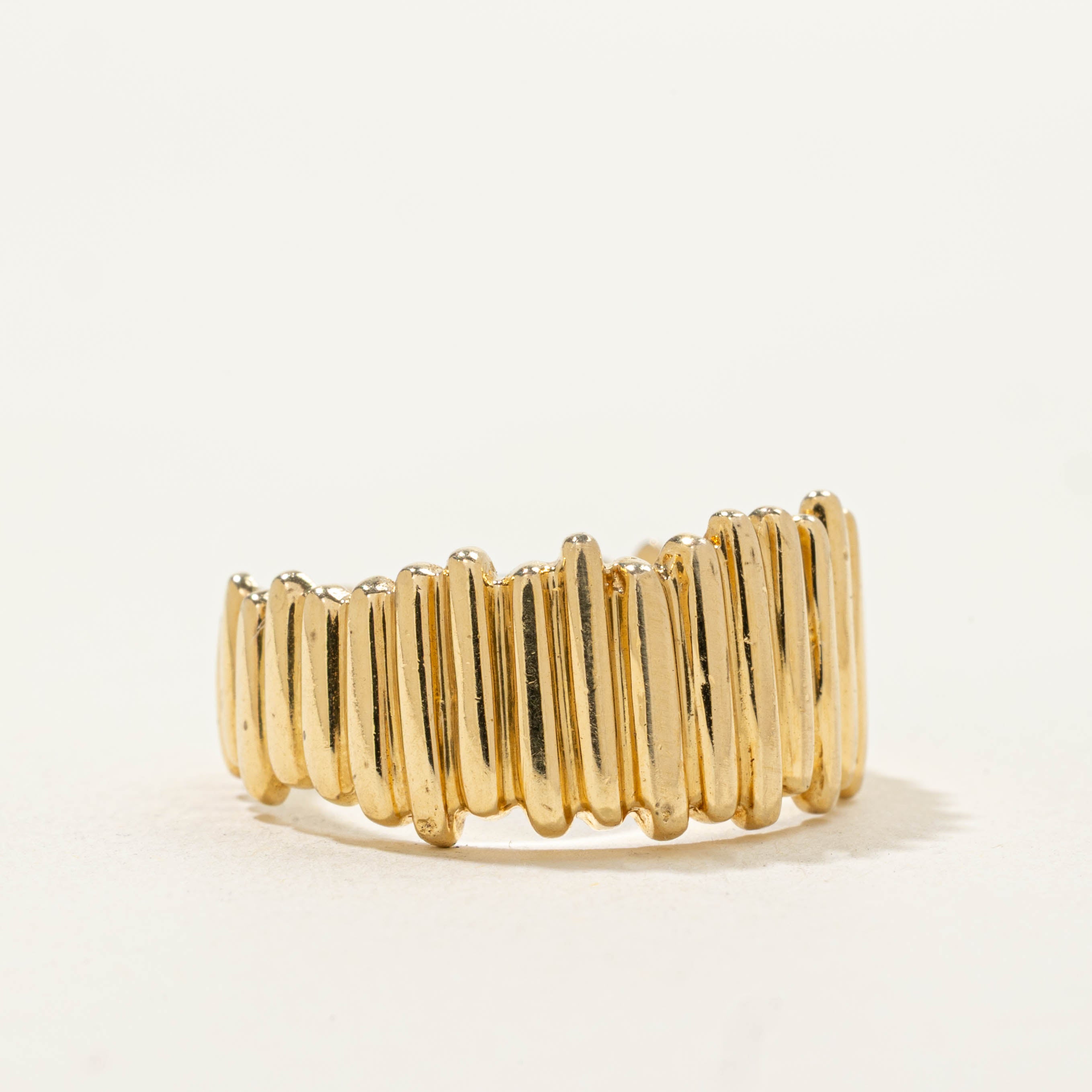 18k Yellow Gold Vertical Reeded Band | SZ 8