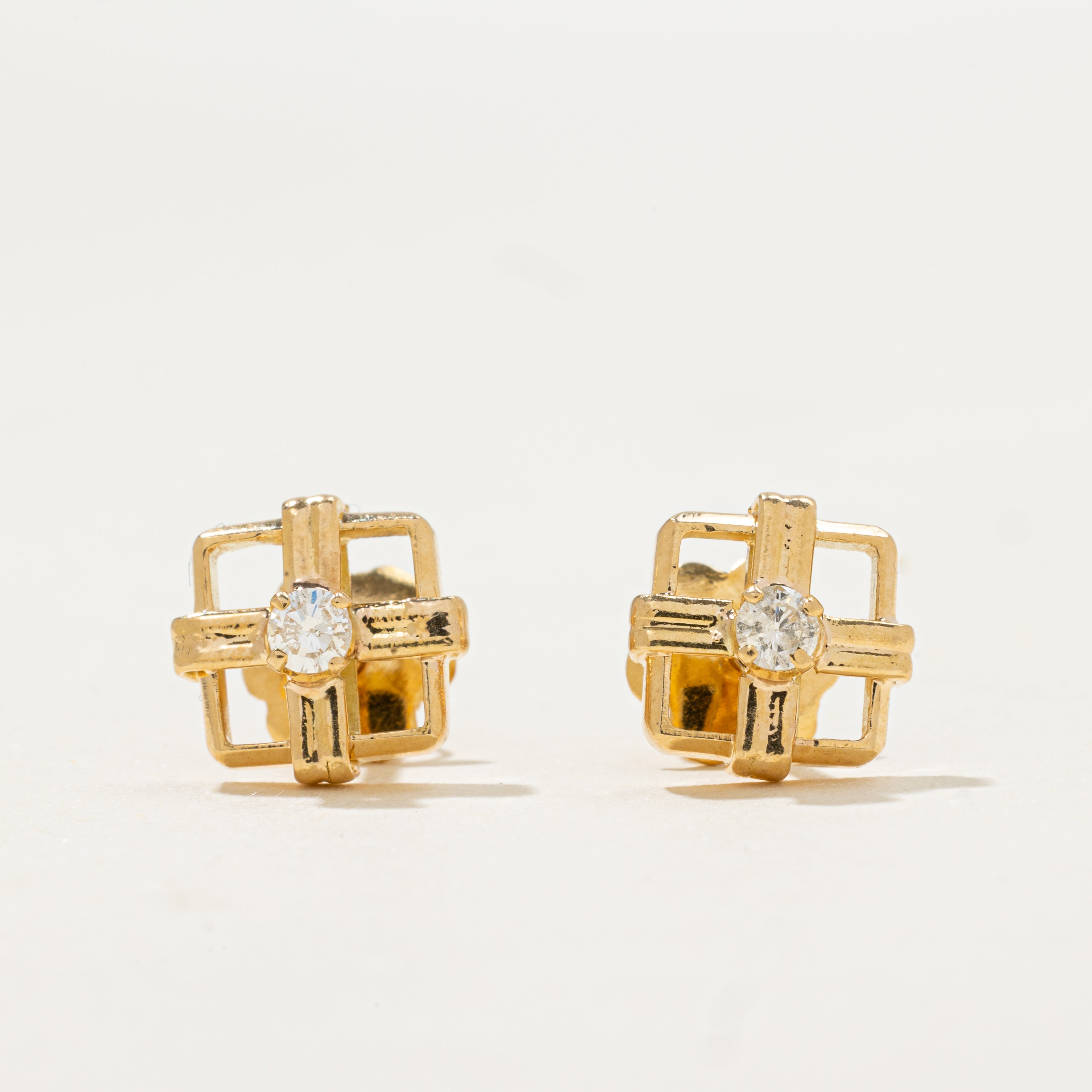 Diamond Present Lid Stud Earrings | 0.16ctw