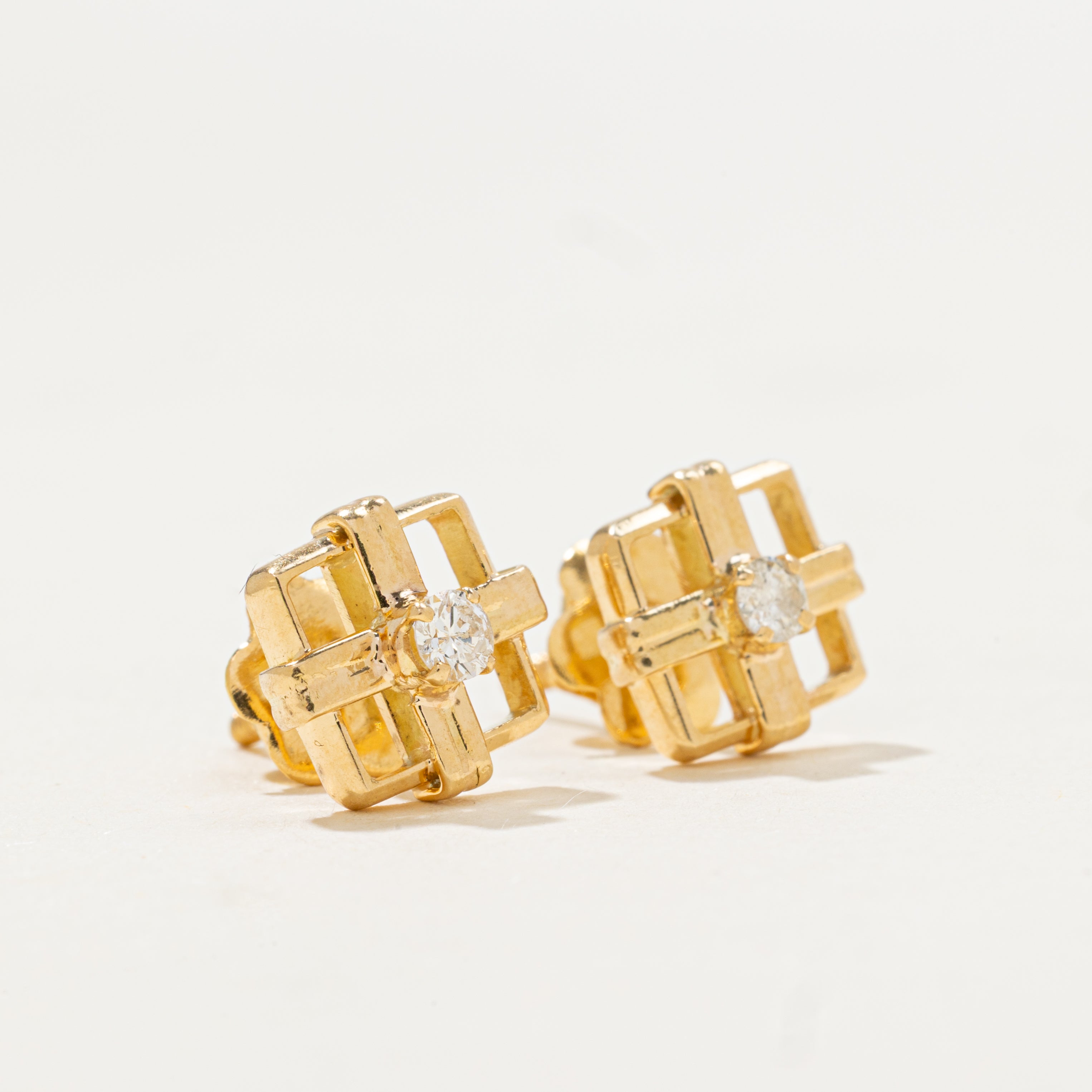 Diamond Present Lid Stud Earrings | 0.16ctw