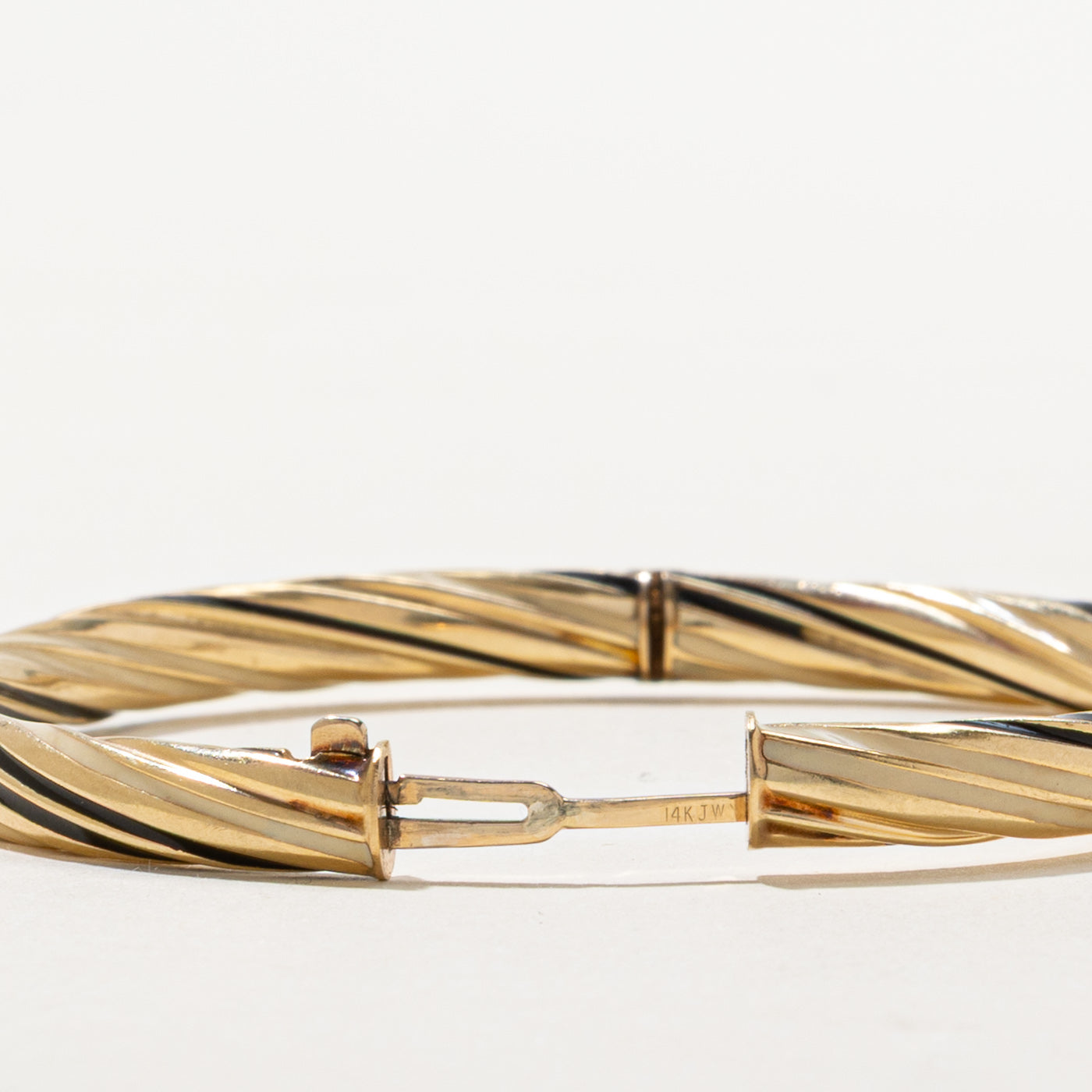 Bracelet jonc torsadé rainuré en émail noir et blanc | 7" |