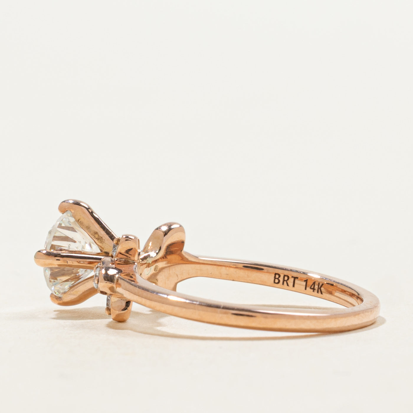Bague en or rose 14 carats sertie de diamants en forme de feuille | 0,98 ct SI1 G/H, 0,12 ct au total | Taille 5,5