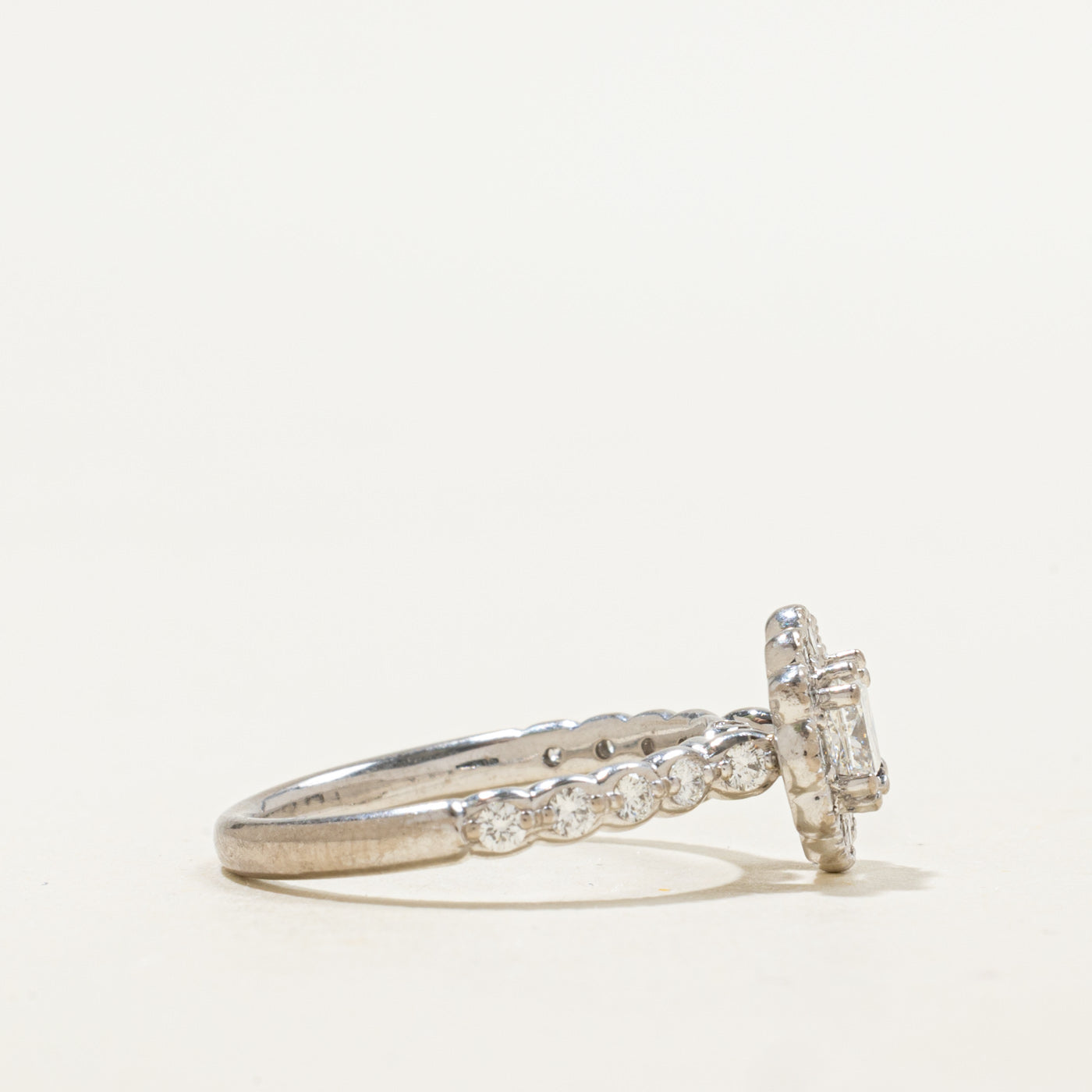 Bague de fiançailles avec halo de diamants canadiens en or 18 carats certifié GIA | 0,52 ct 0,43 ct au total SI1 E, VS2/SI1 F/G | Taille 6,25 |