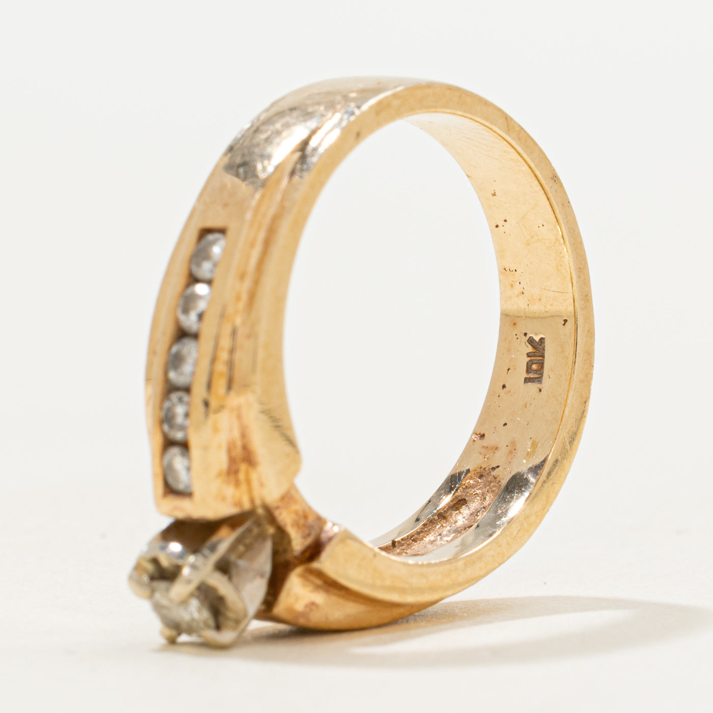 Illusion Set Diamond Accented Ring | 0.29ctw | SZ 5 |