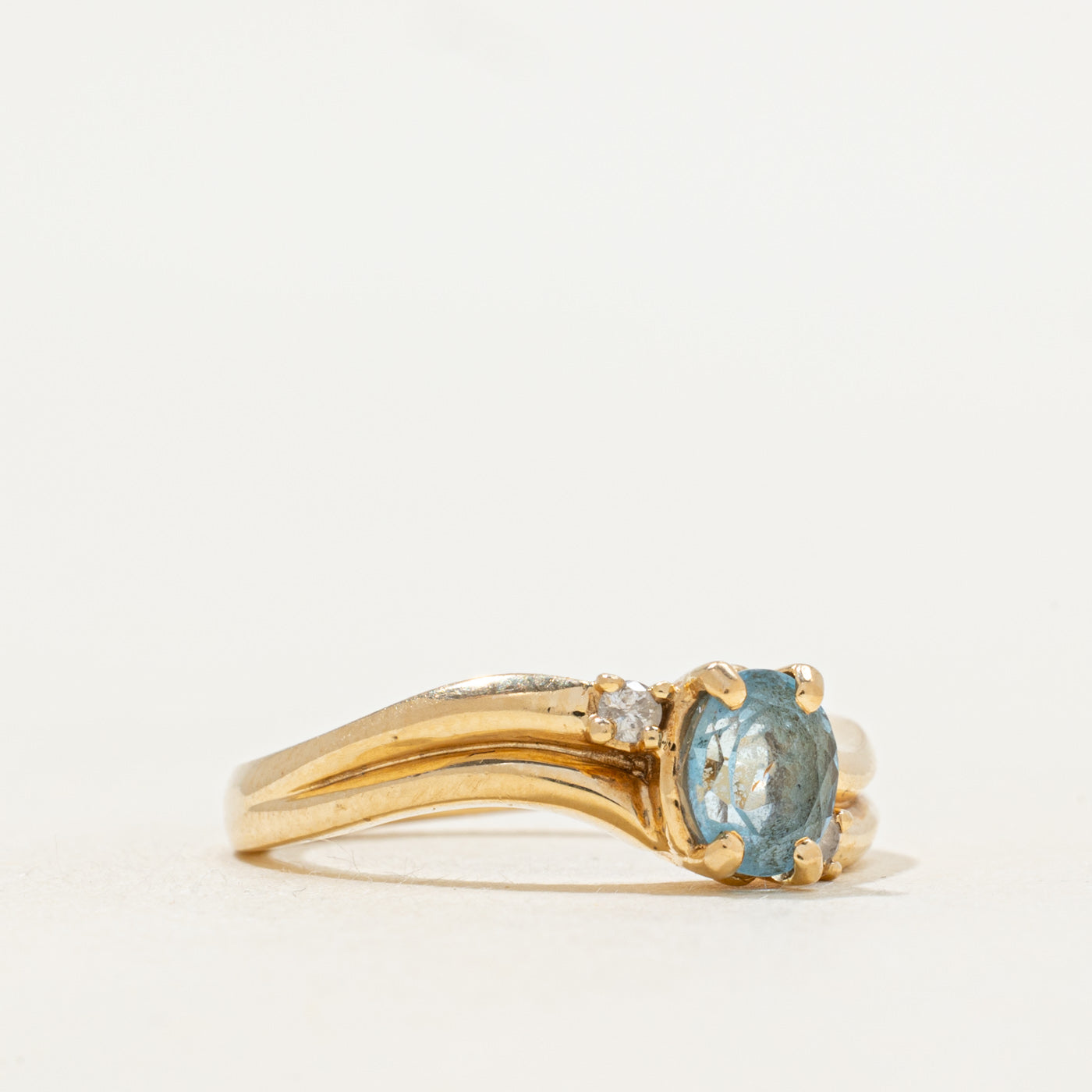 Aquamarine and Diamond Accent Ring | 0.05 ctw SZ 6.25 |