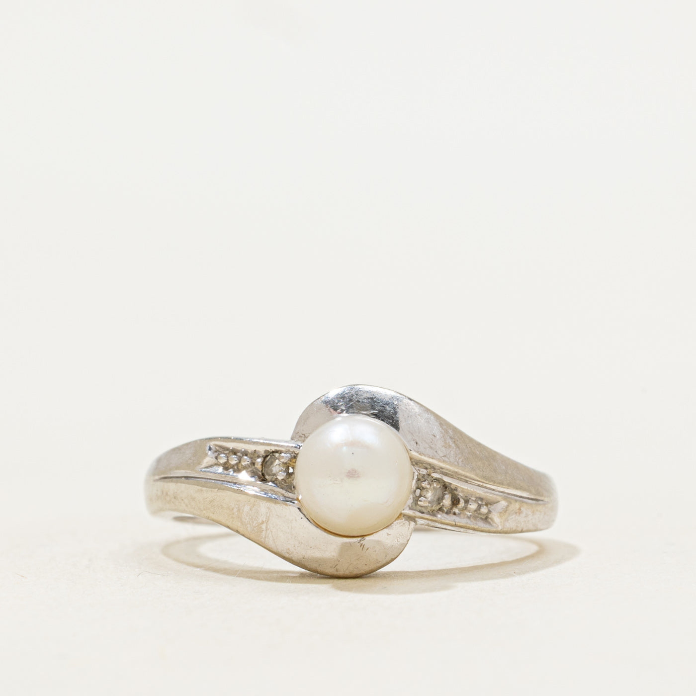 10k White Gold Pearl & Diamond Ring | 0.02ctw | SZ 6 |