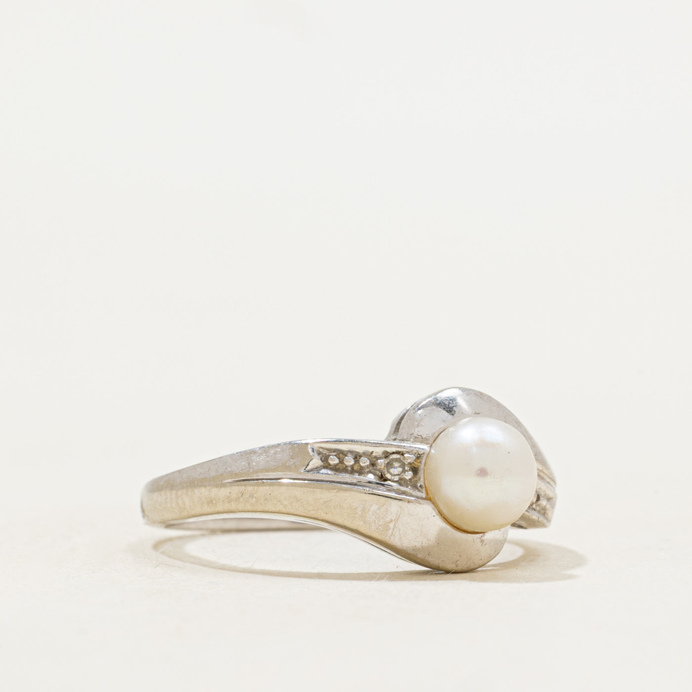 10k White Gold Pearl & Diamond Ring | 0.02ctw | SZ 6 |