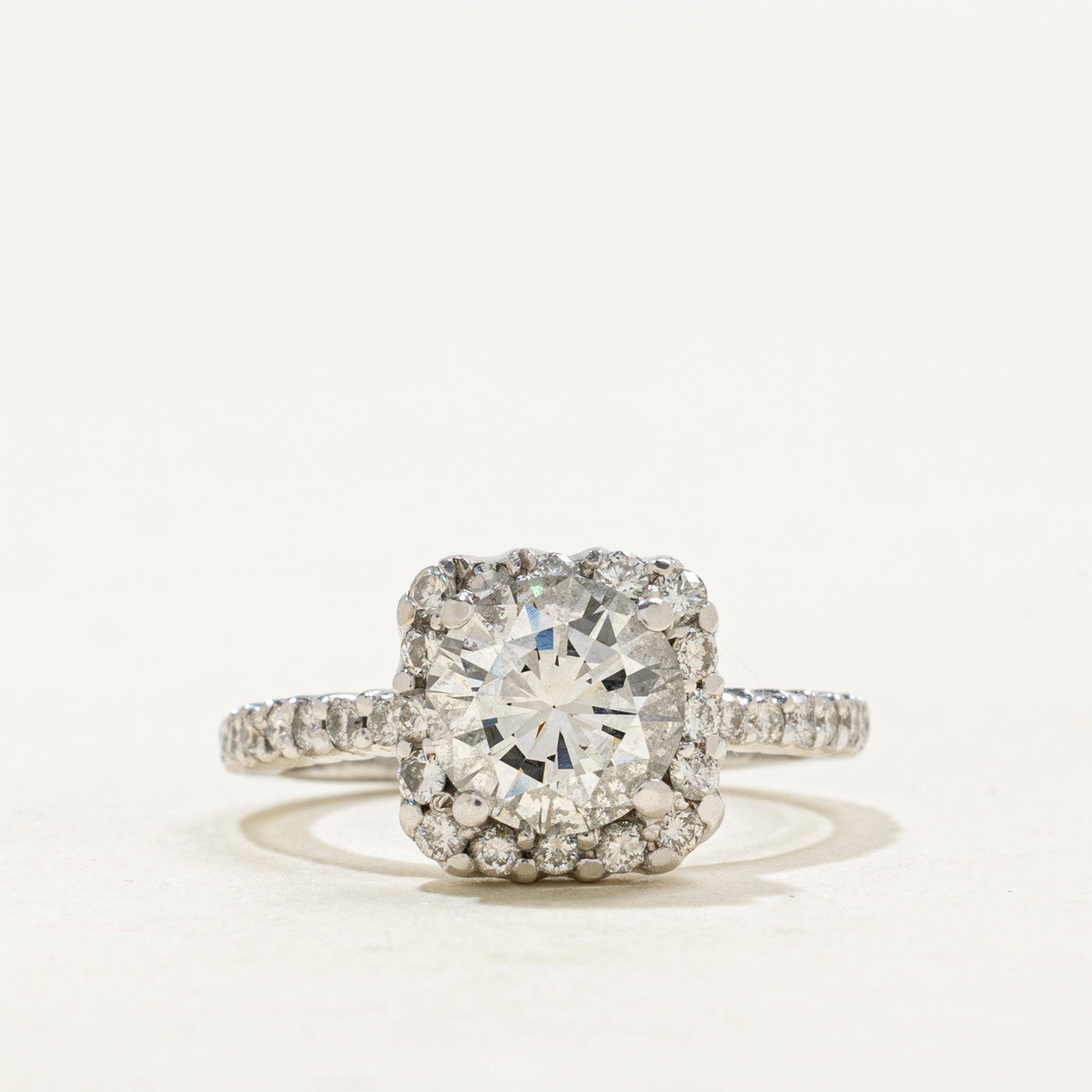 Bague halo en or blanc 18 carats sertie d'un diamant | 1,38 ct VVS2 H, ??? ctw | Taille 4,5
