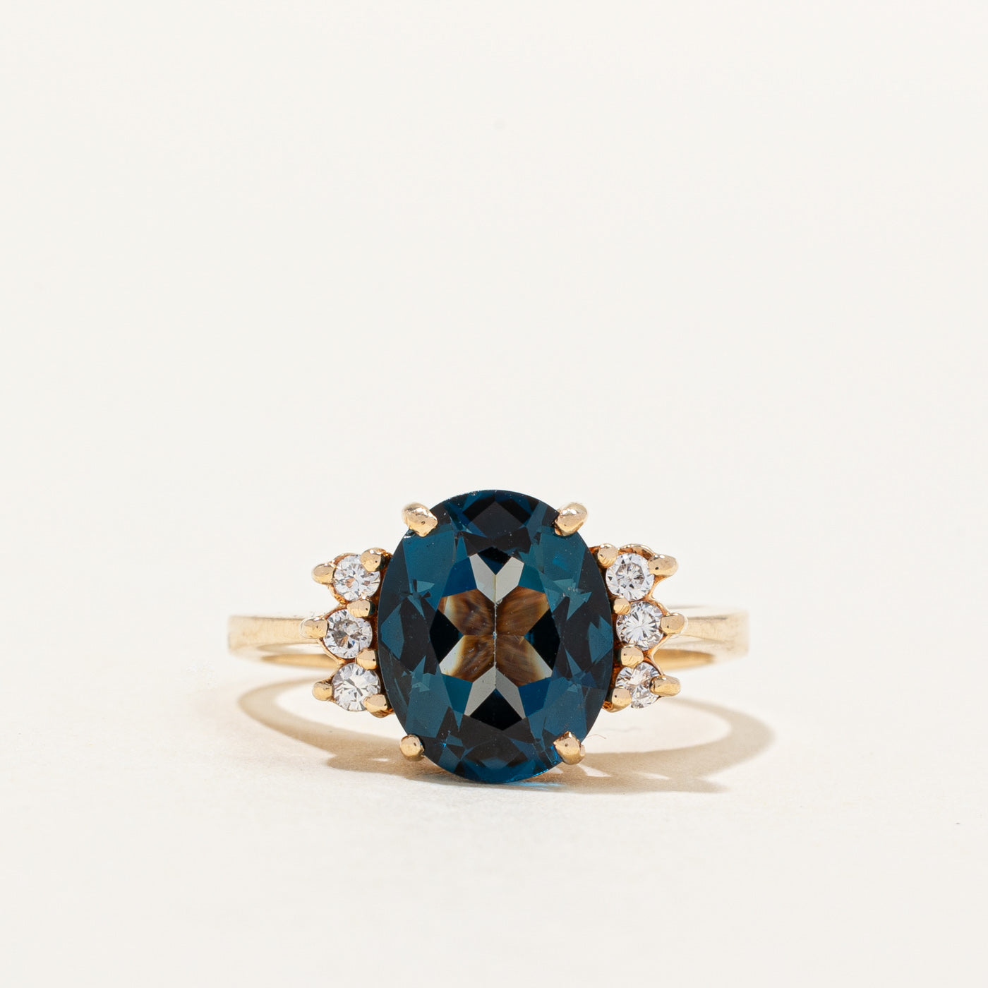 Bague en topaze bleue de Londres et diamants | 2,75 ct, 0,12 ct au total | Taille 5,25 |