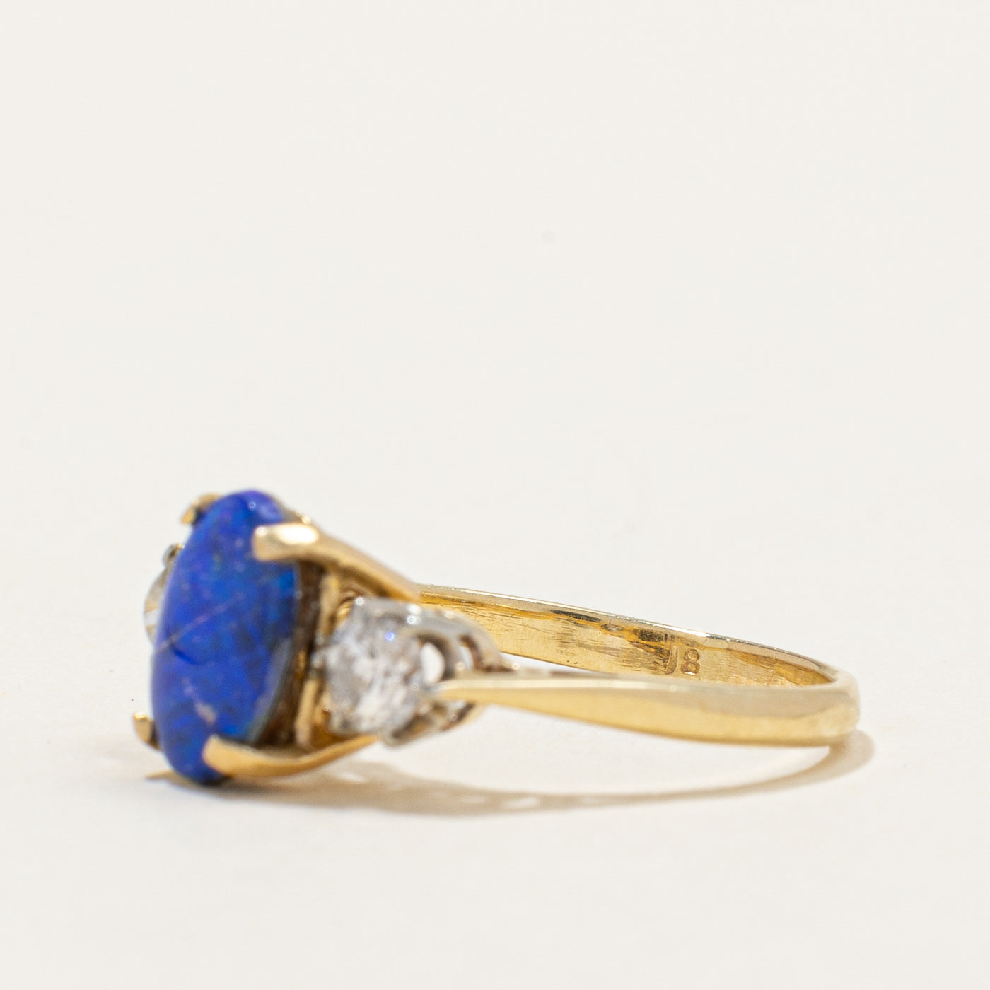 Bague cocktail triplet en opale simulée et diamants | 0,95 ct, 0,30 ct au total | Taille 4,75 |
