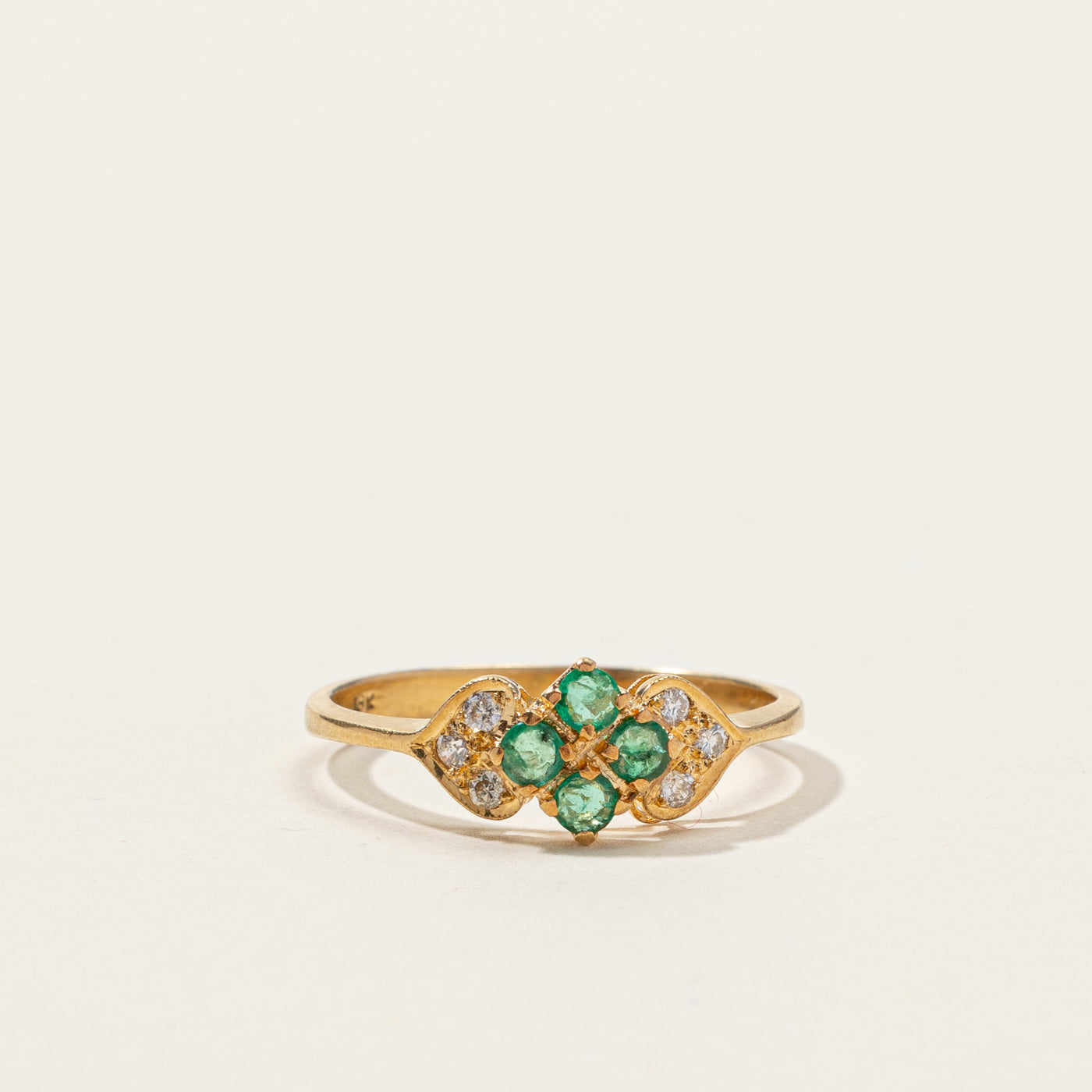 Bague sertie d'émeraudes et de diamants | 0,24 ct | 0,06 ct | Taille 6,75 |