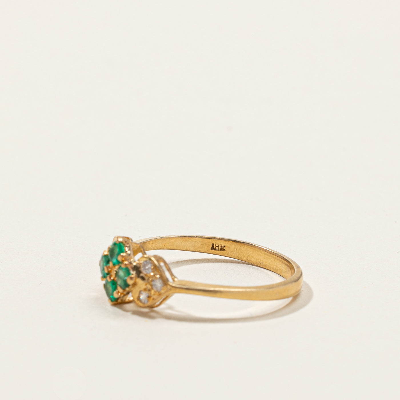 Bague sertie d'émeraudes et de diamants | 0,24 ct | 0,06 ct | Taille 6,75 |