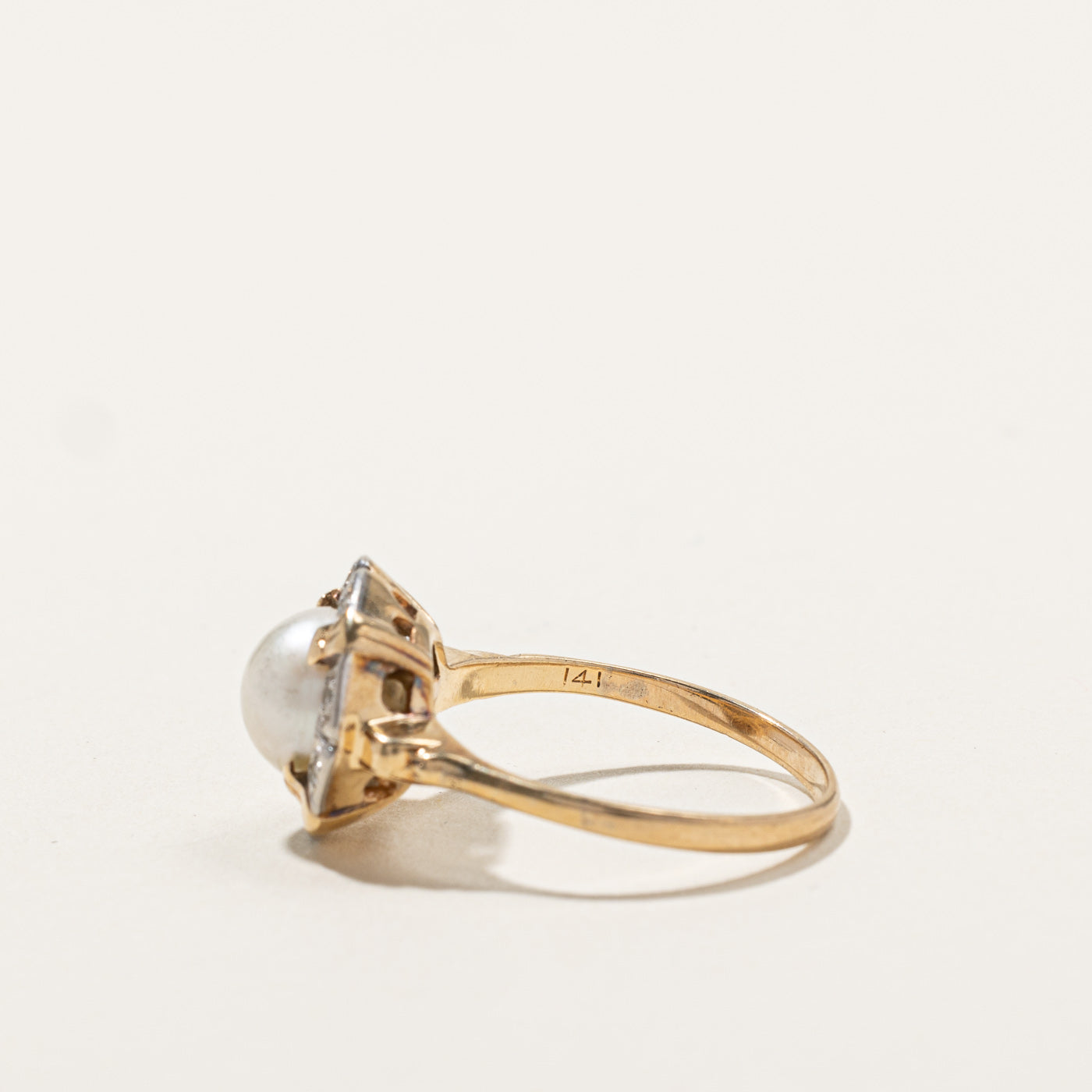 Pearl & Diamond Cocktail Ring | 0.12ctw | SZ 8 |