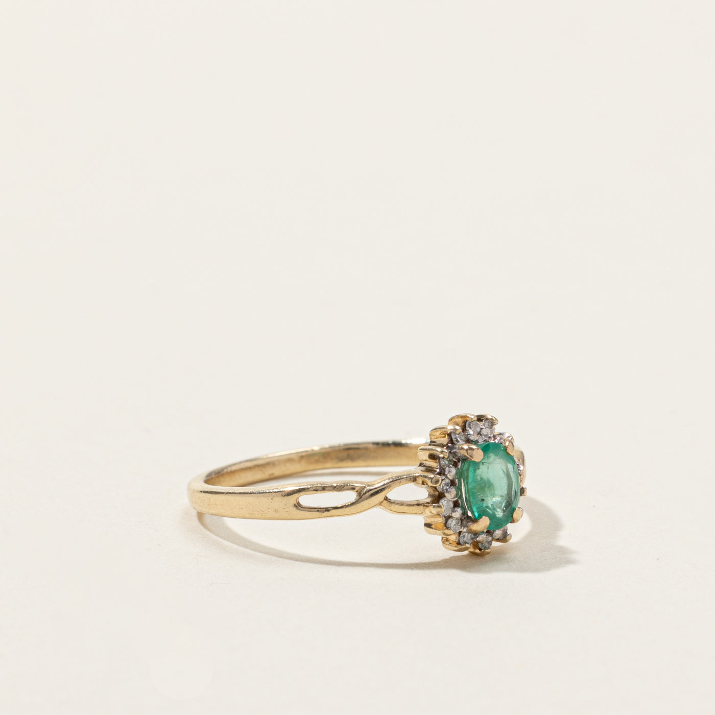 Emerald & Diamond Cocktail Ring | 0.25ct | 0.05ctw | SZ 7 |