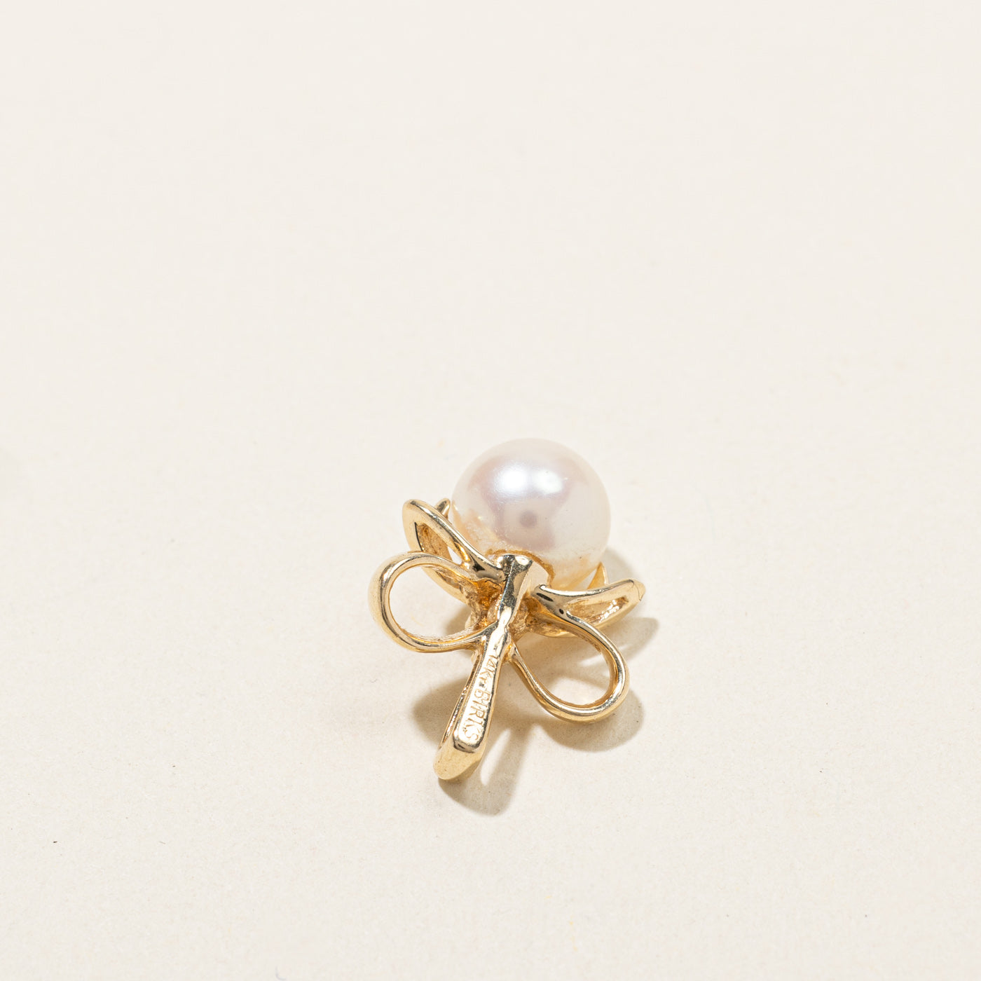 Pendentif ruban en perles et diamants | 0,01 ct |
