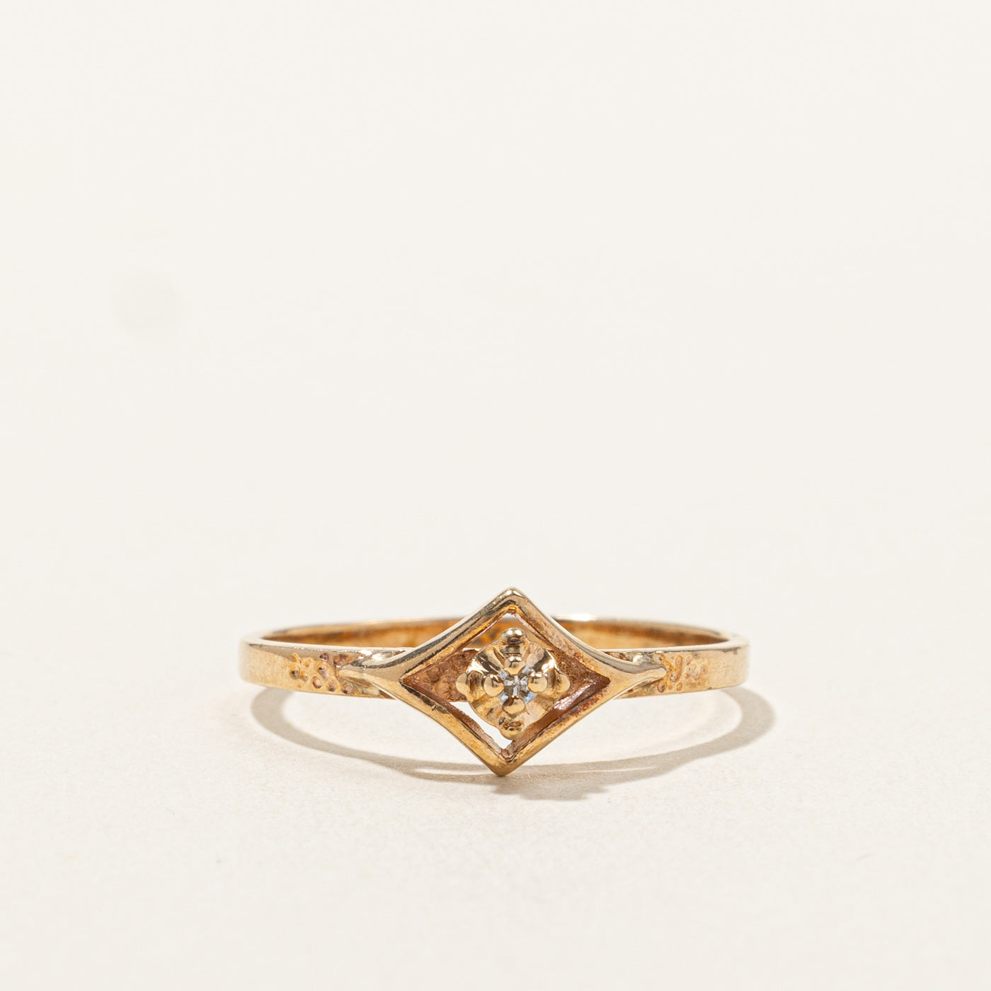 Bague en diamant Chevron | 0,01 ct | Taille 8,5 |