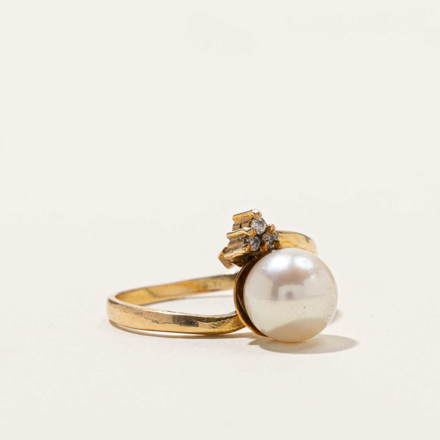 Bypass Pearl & Diamond Ring | 0.03ctw | SZ 6 |