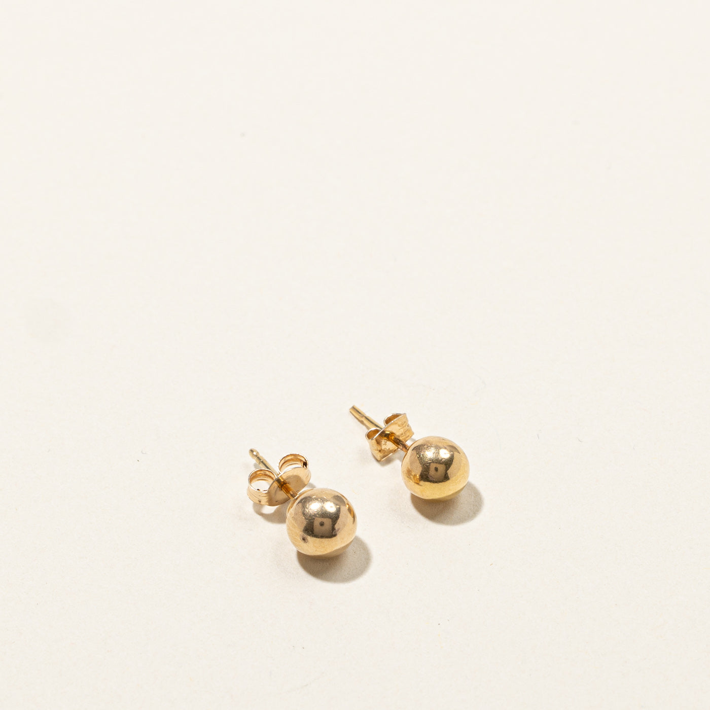 Boucles d'oreilles puces boule dorée