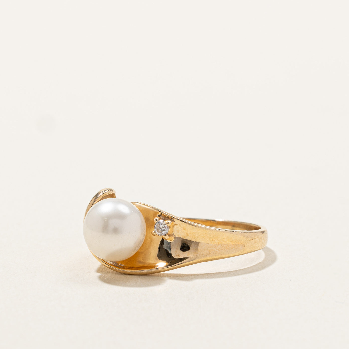 Pearl & Diamond Ring | 0.05ct | SZ 8 |