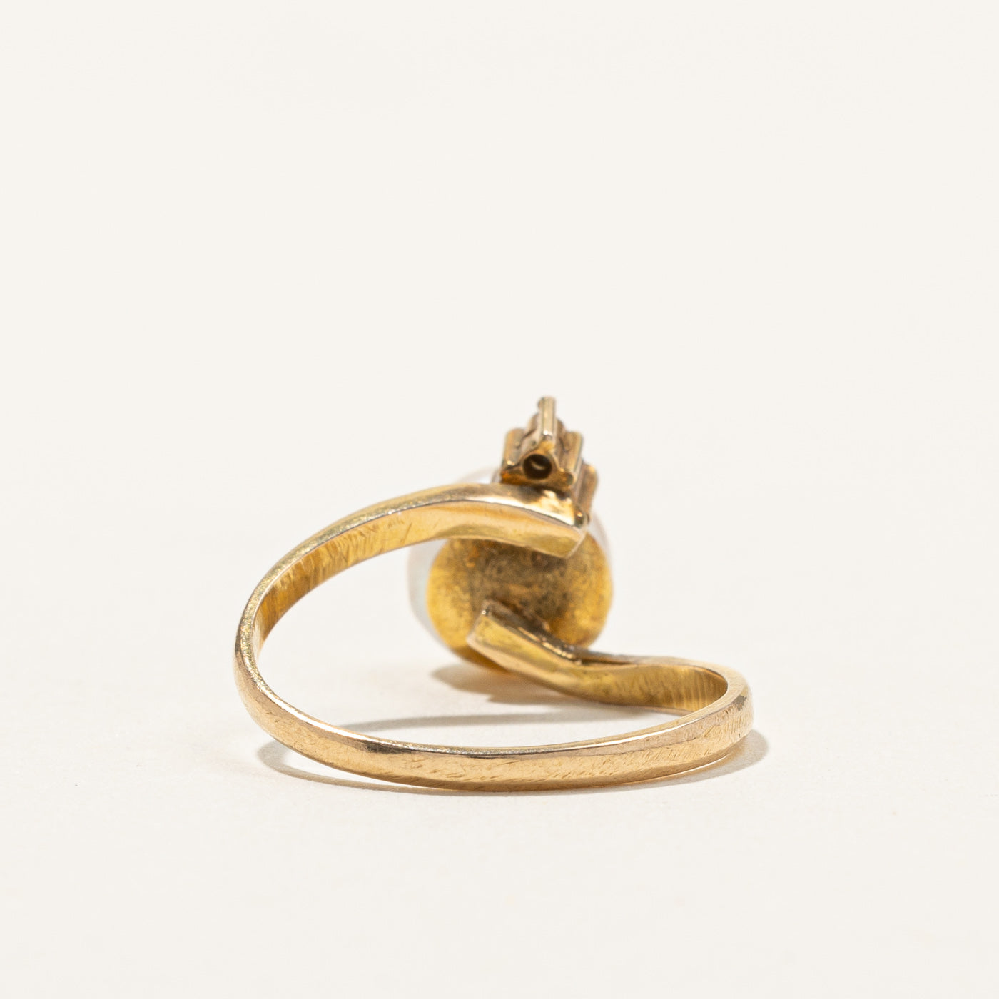 Bypass Pearl & Diamond Ring | 0.03ctw | SZ 6 |