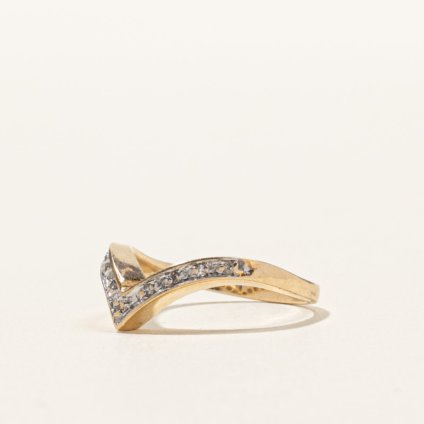Diamond Chevron Ring | 0.05ctw | SZ 6 |