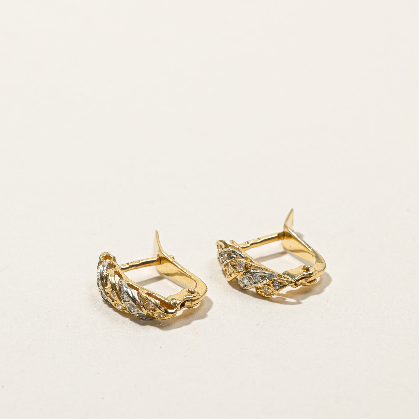 Boucles d'oreilles Hugie texturées en diamant | 0,10 ct |