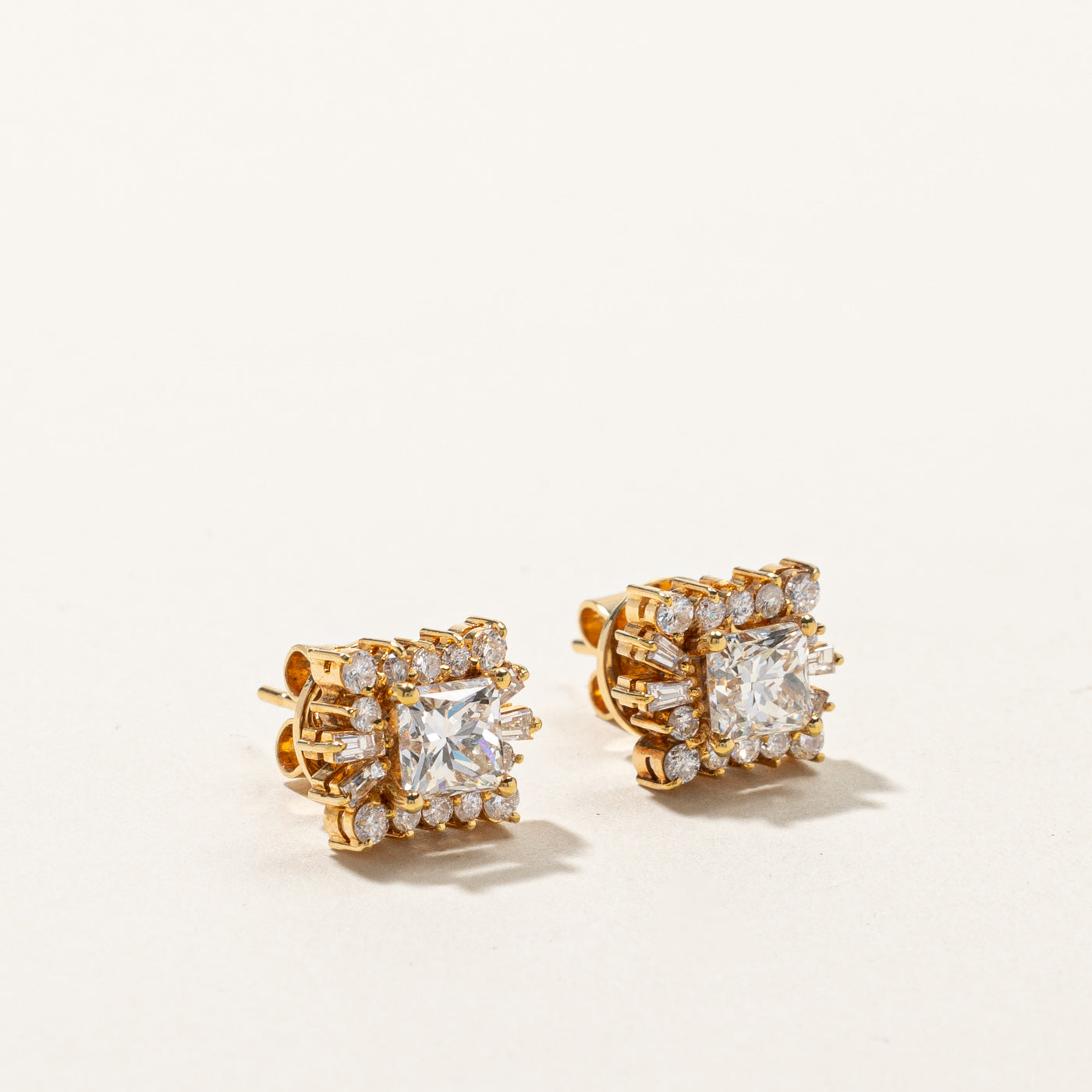 Boucles d'oreilles puces serties de diamants en grappe | 2,44 ct au total |