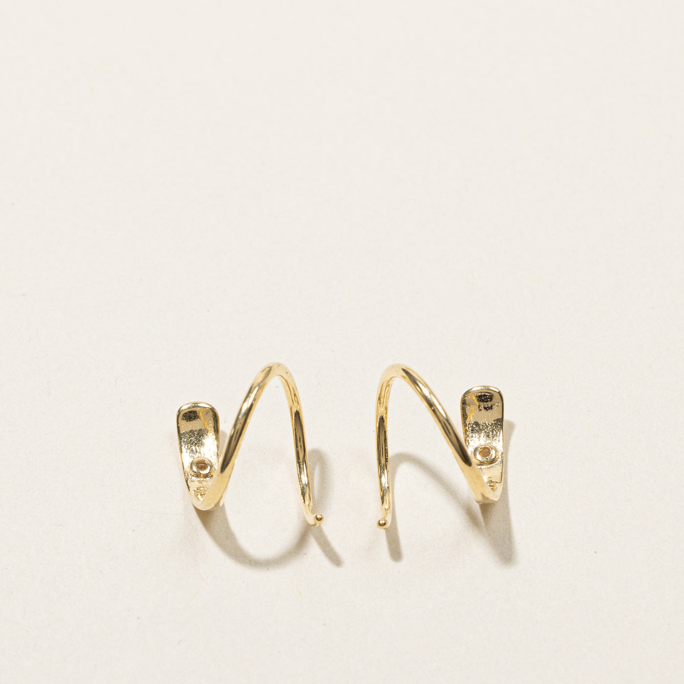 Boucles d'oreilles enveloppantes à motif tourbillon de diamants | 0,02 ct |