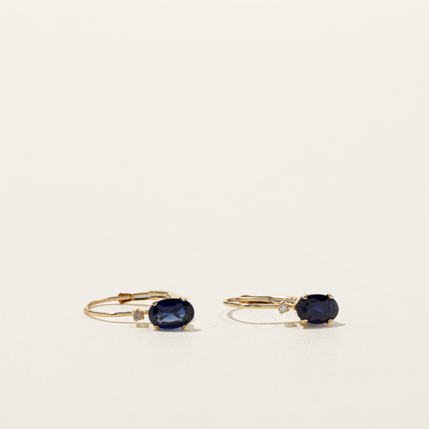 Boucles d'oreilles saphir et diamants | 0,80 ct | 0,02 ct |