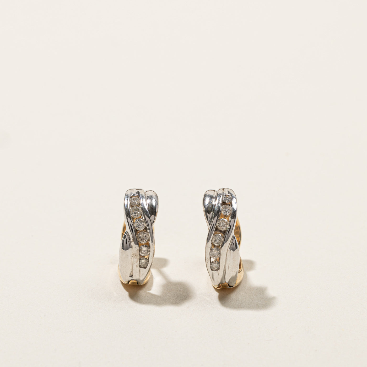 Boucles d'oreilles créoles serties de diamants en canal | 0,20 ct |