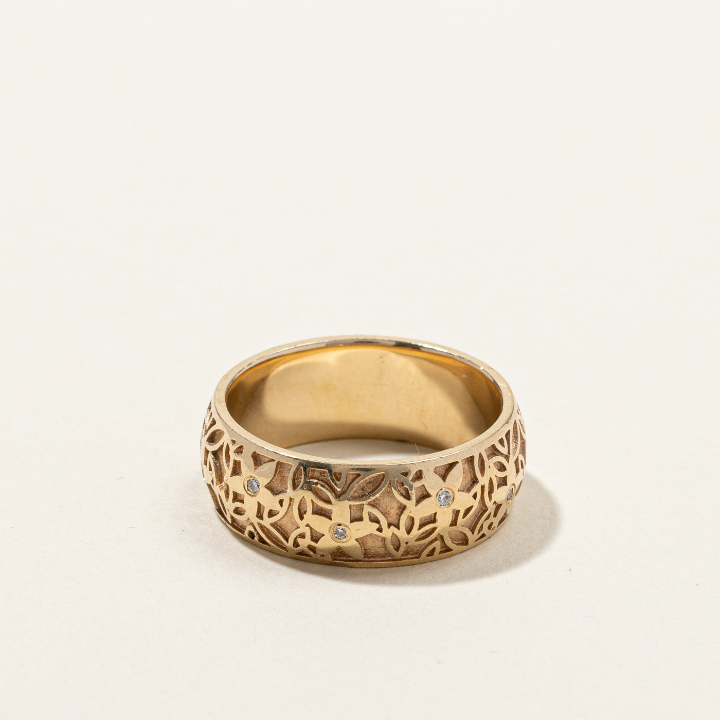 Bague en or texturée sertie de diamants | 0,05 ct | Taille 5,75 |