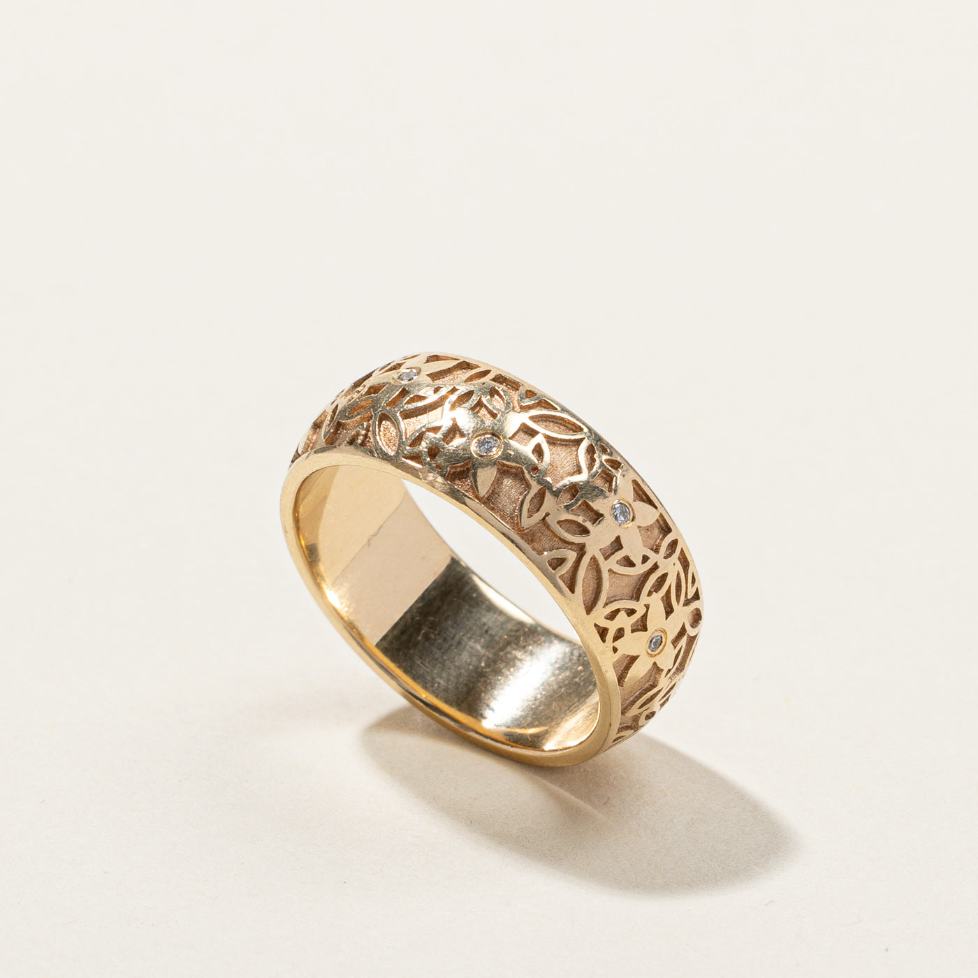 Bague en or texturée sertie de diamants | 0,05 ct | Taille 5,75 |
