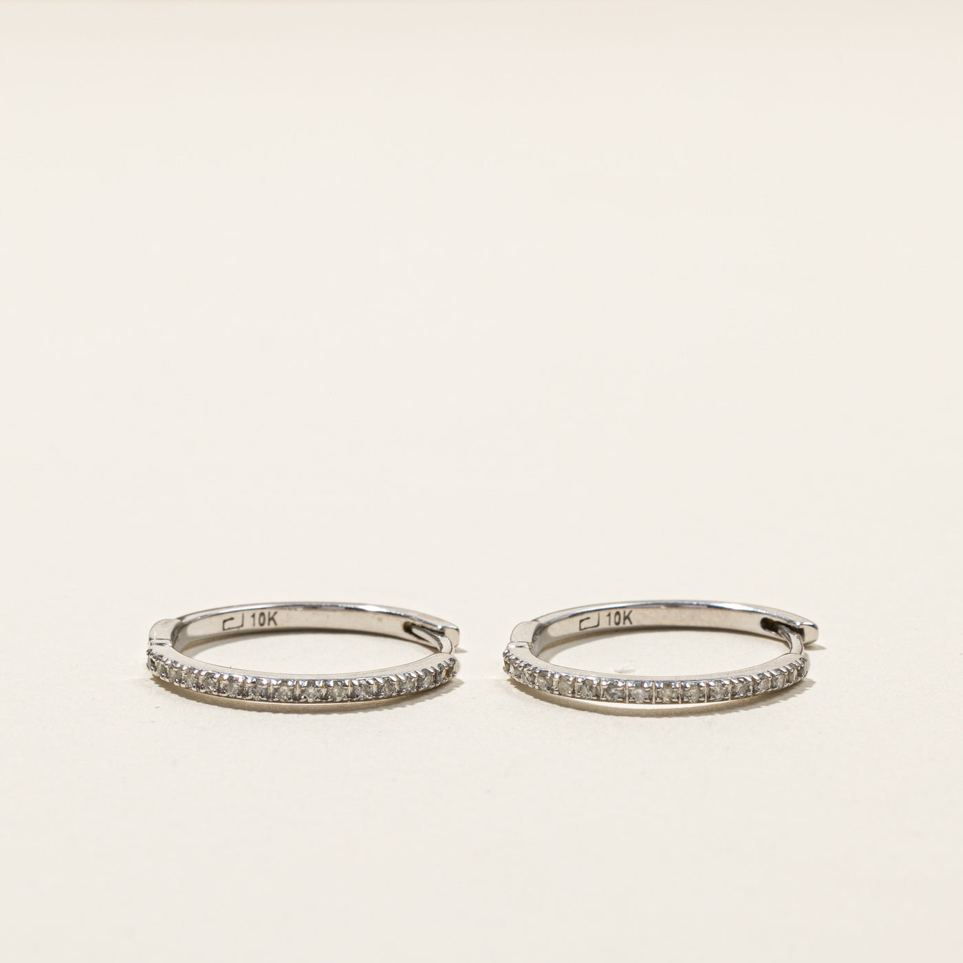 Créoles serties de diamants pavés | 0,16 ct au total |