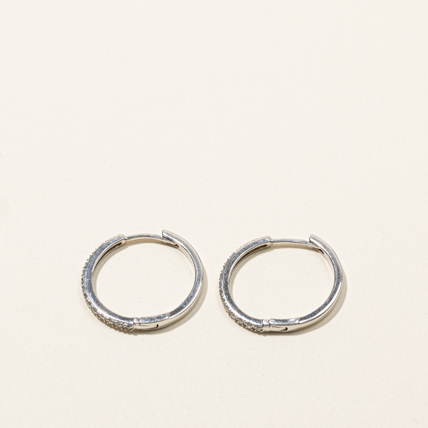 Créoles serties de diamants pavés | 0,16 ct au total |