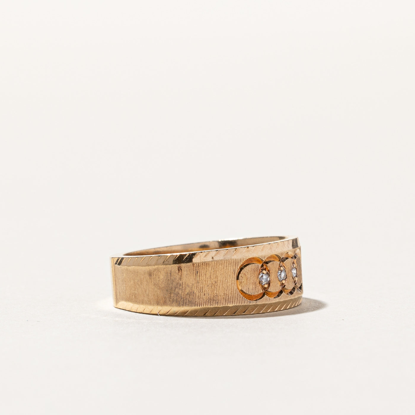 Bague texturée en diamants | 0,03 ct | Taille 6,25 |