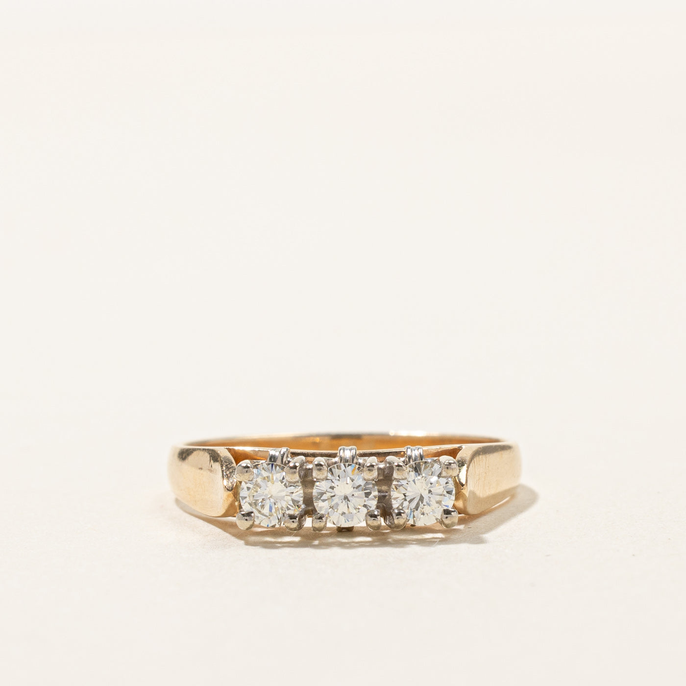 Bague trois diamants | 0,35 ct au total | Taille 6,25 |