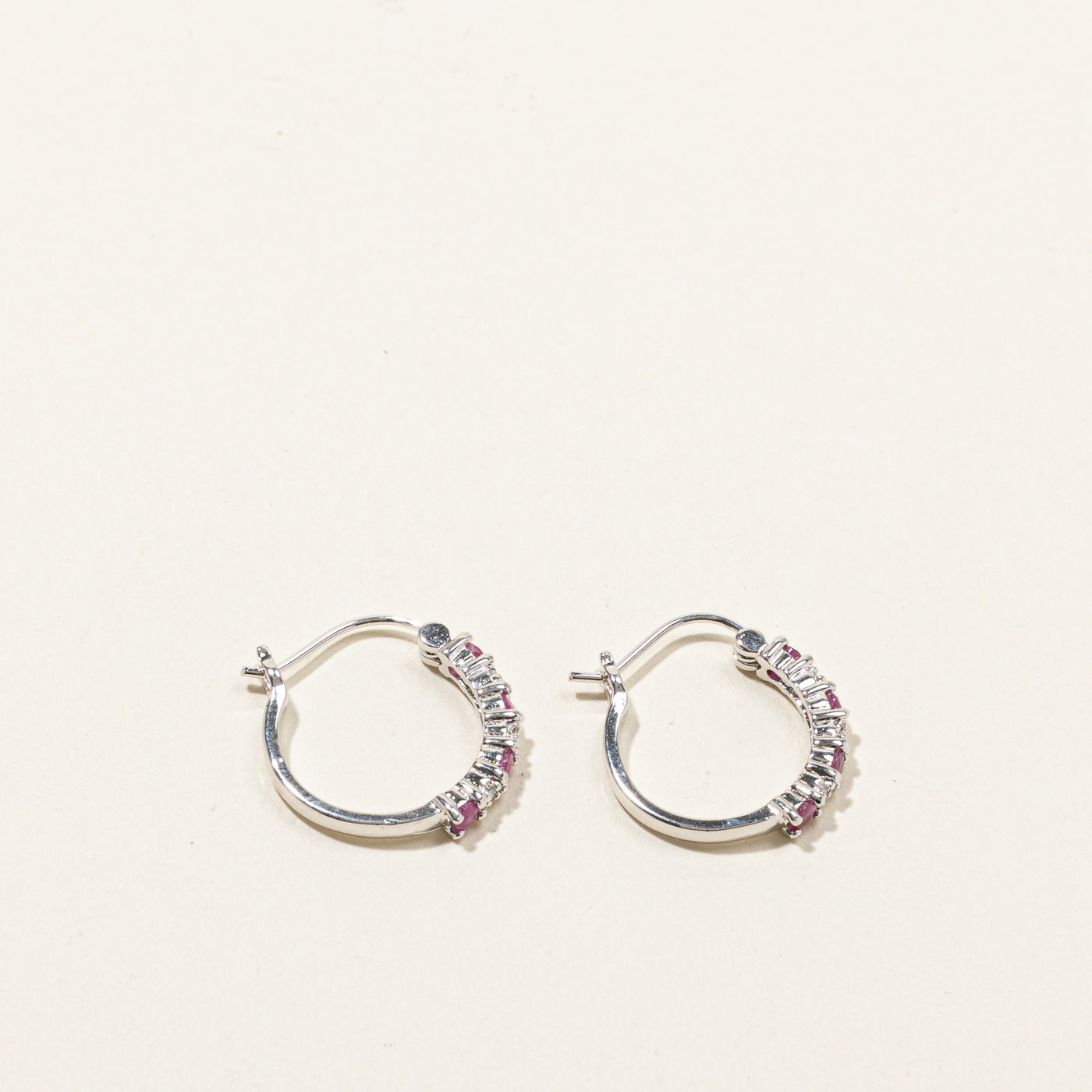 Boucles d'oreilles créoles rubis et diamants | 0,48 ct | 0,03 ct |