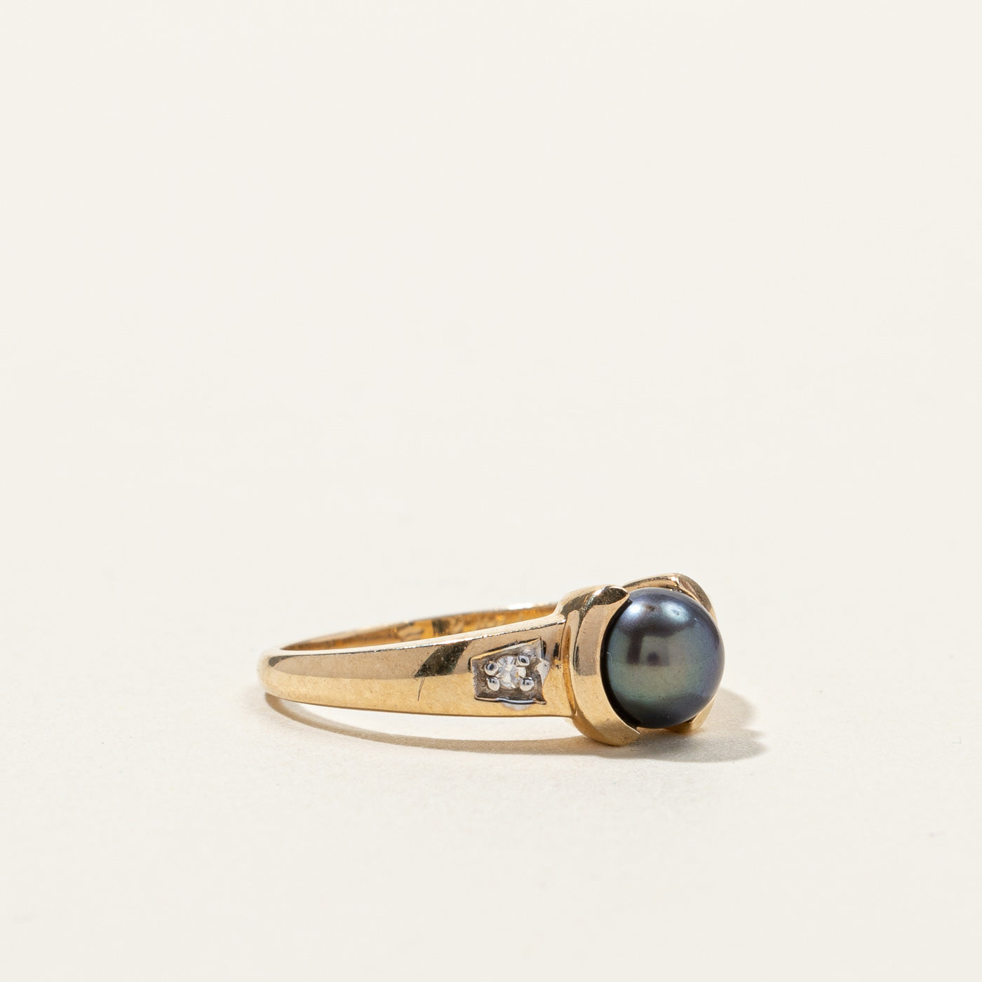 Semi Bezel Black Pearl & Diamond Ring | 0.02ctw | SZ 6 |