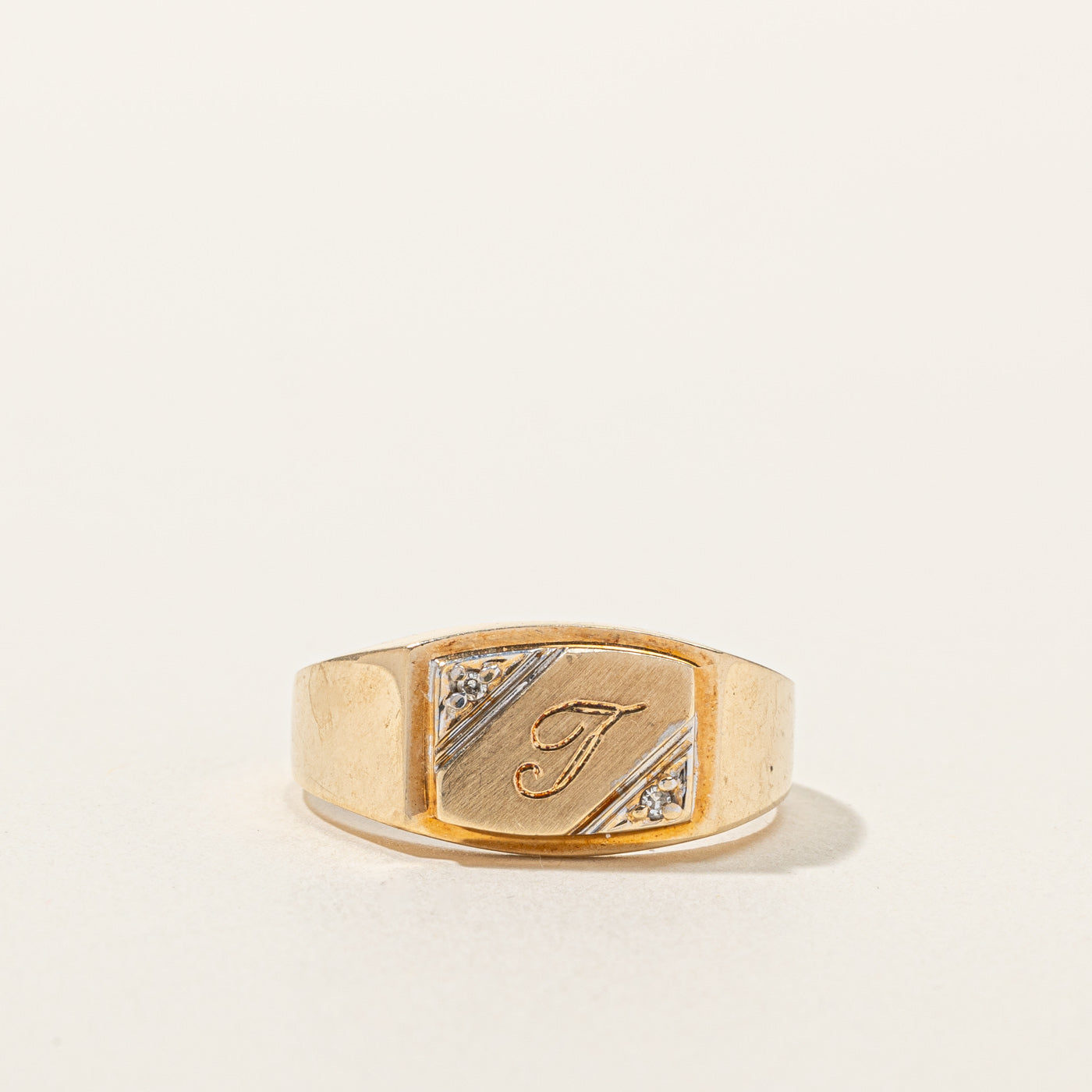 Bague chevalière en diamant en forme de « T » | 0,02 ct | Taille 9,5 |