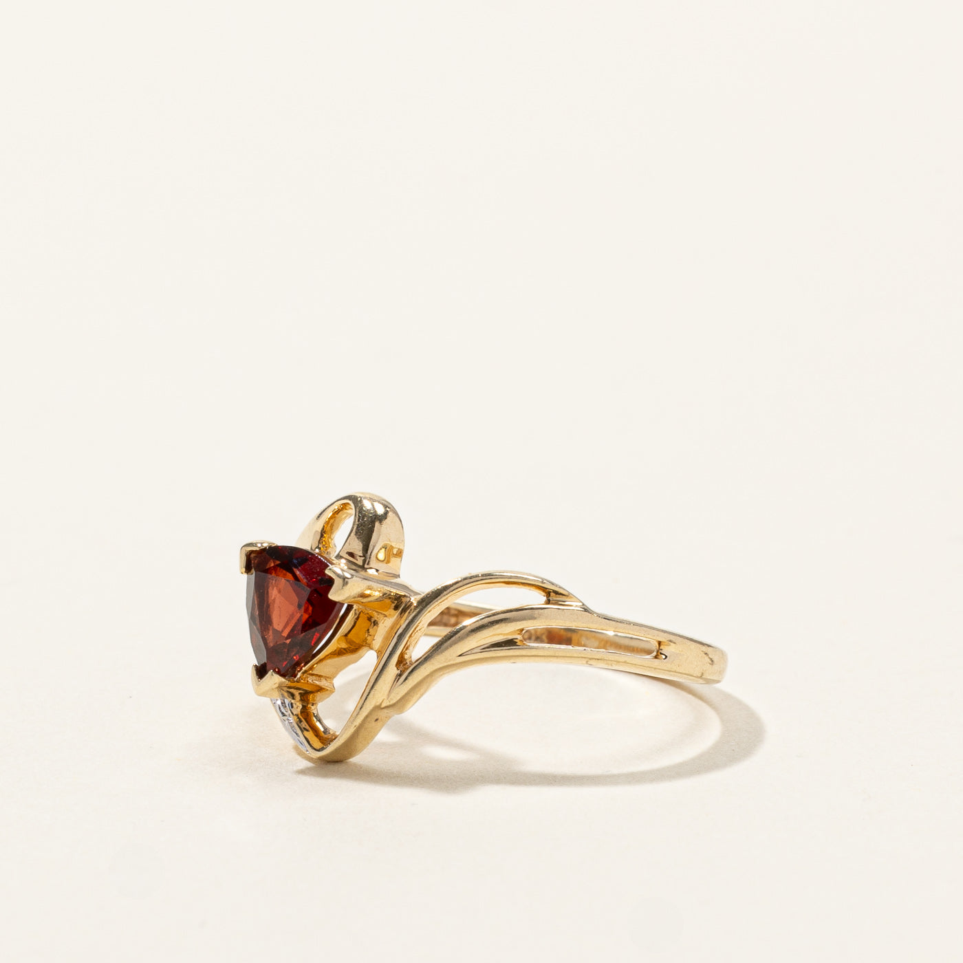 Garnet & Diamond Ring | 0.60ct | 0.01ctw | SZ 7 |